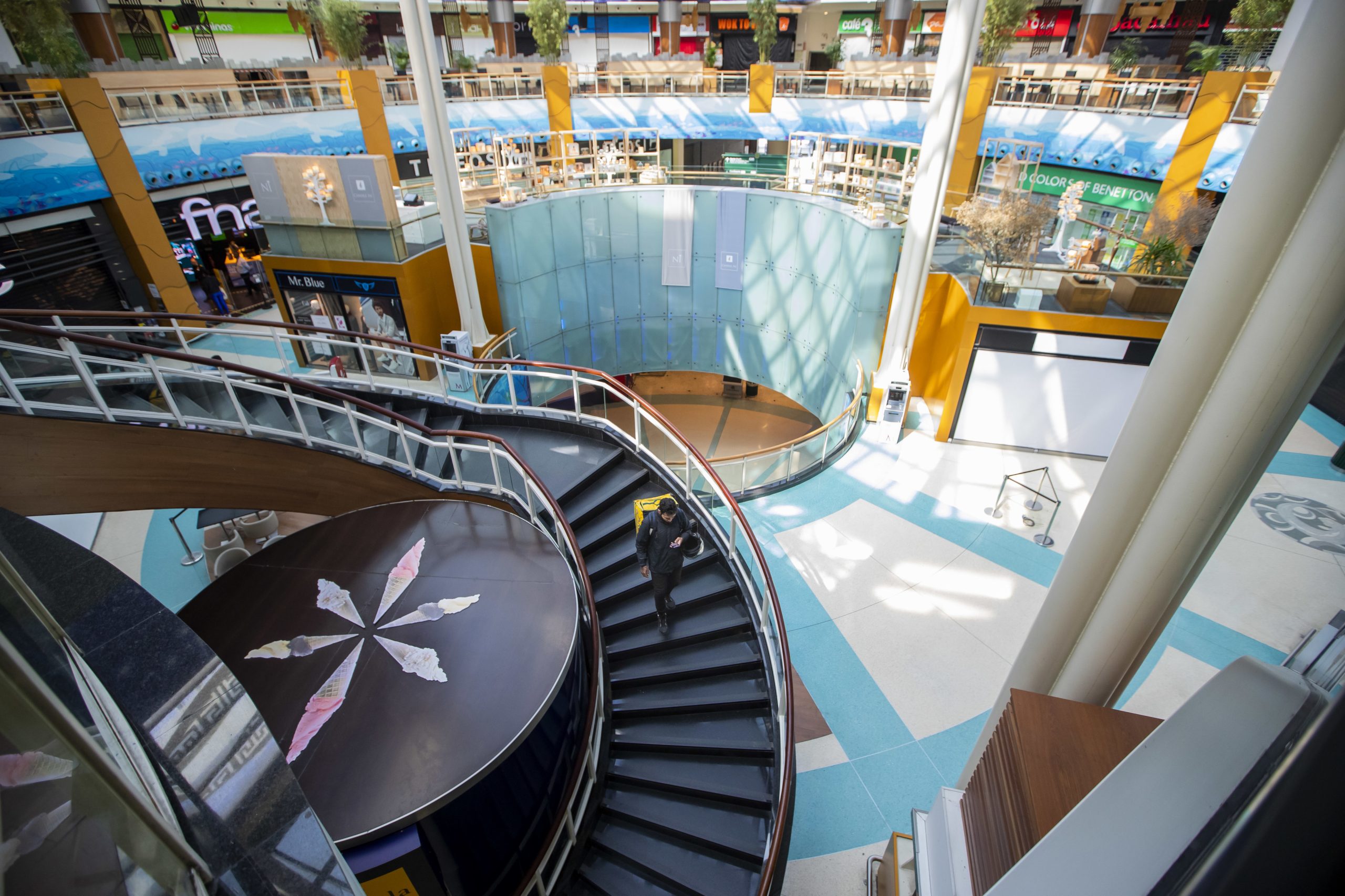 Centros comerciais querem reabrir todas as lojas já na segunda-feira