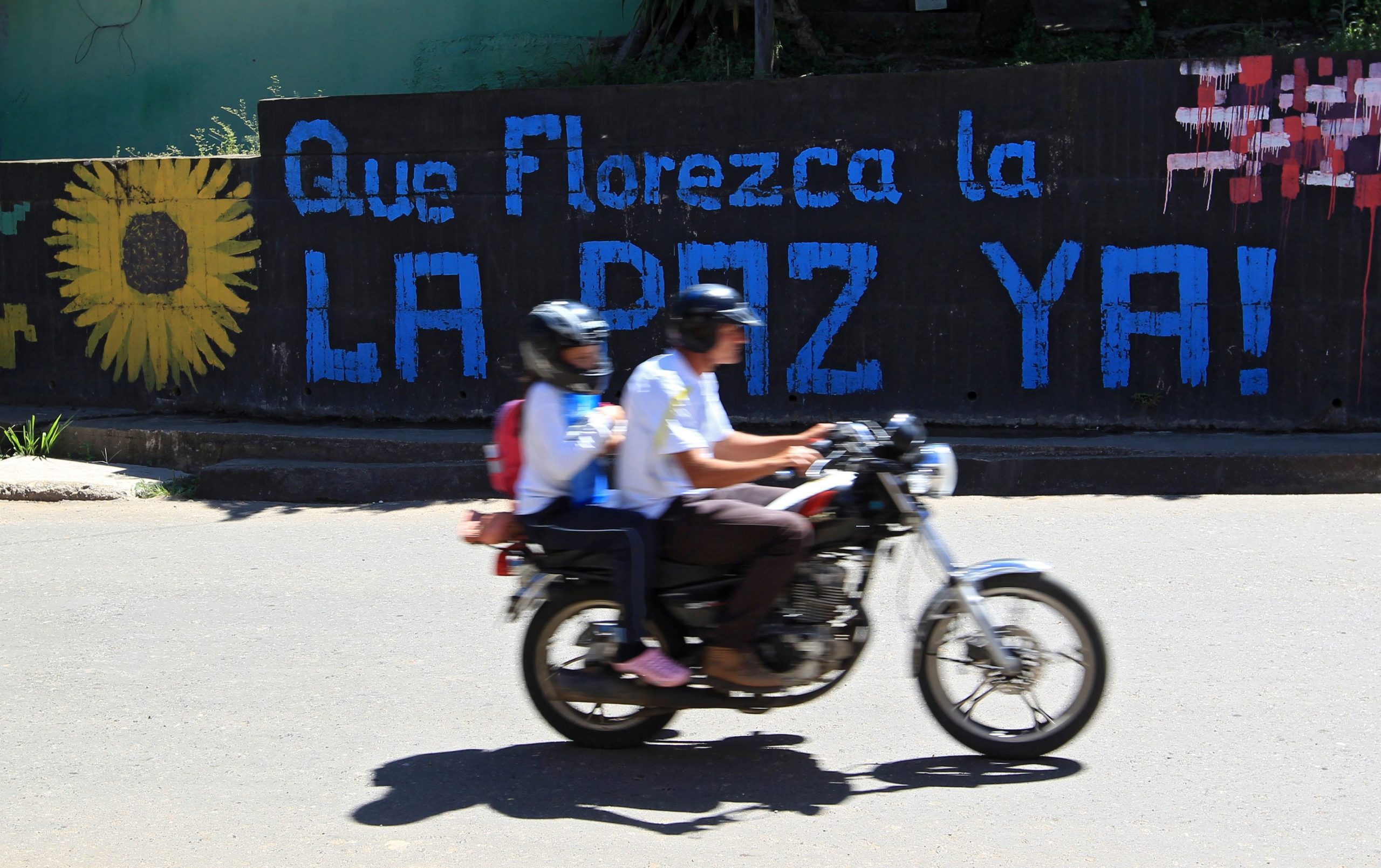 Os eleitores colombianos rejeitaram em referendo o acordo de paz do Governo com as FARC