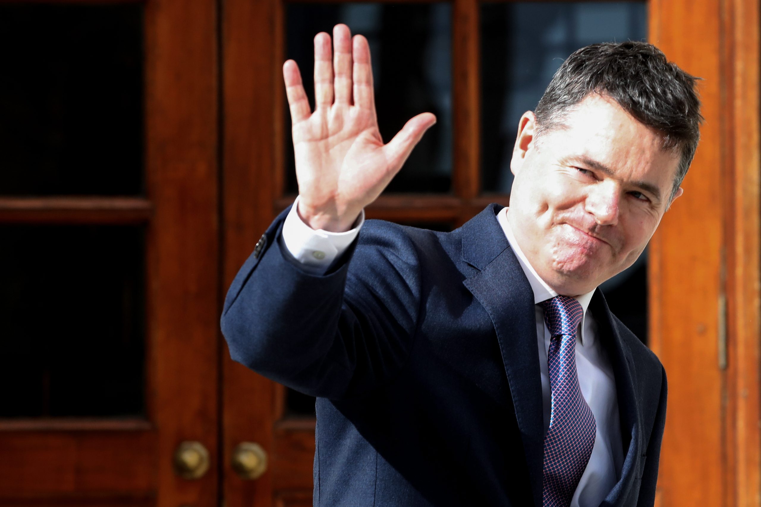 Donohoe diz que fará o melhor para prosseguir trabalho do “governador” Centeno