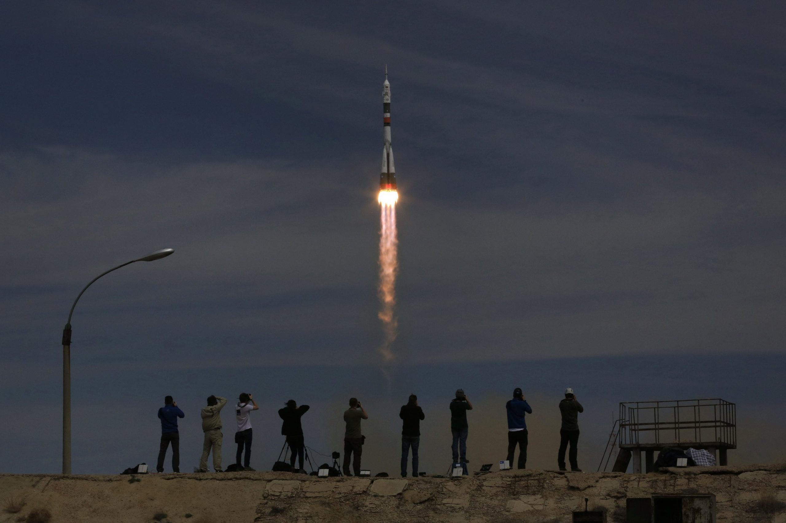 Nave tripulada russa parte rumo a Estação Espacial Internacional