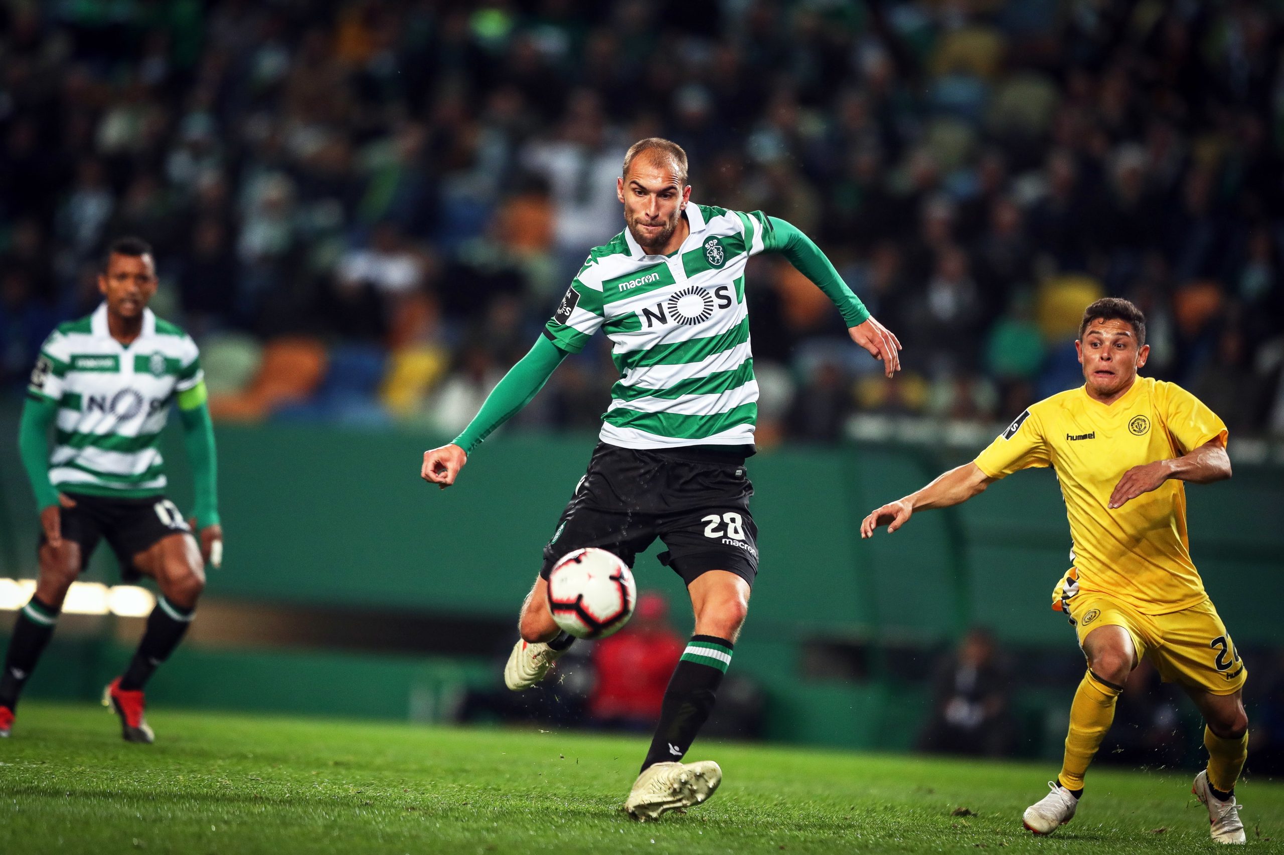 Sporting: Bruno Fernandes e Montero regressam aos convocados, Bas Dost de fora