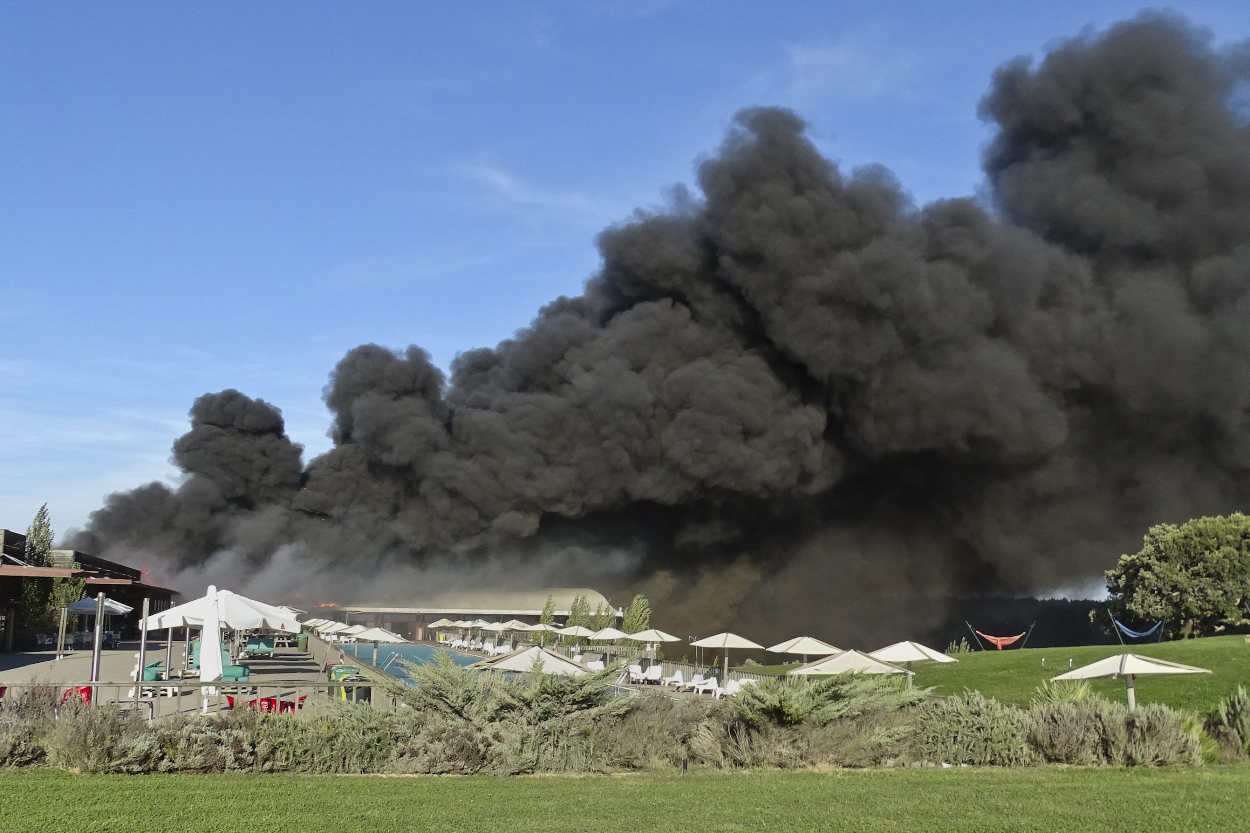 Complexo turístico Zmar reabre após incêndio