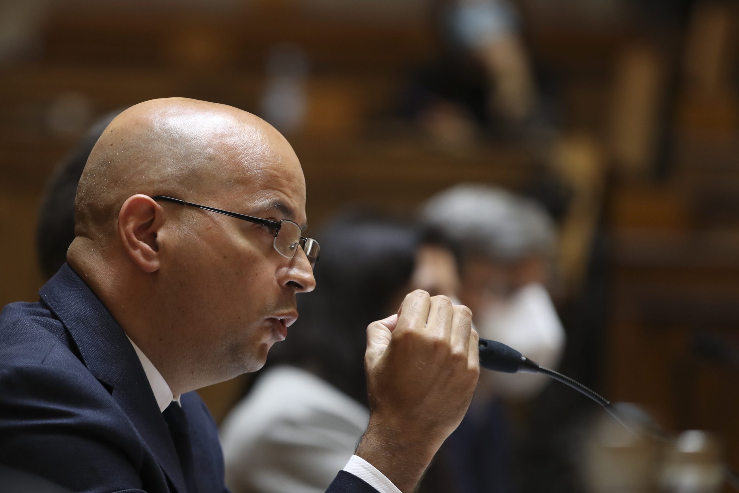 Ministro das Finanças afirma que tratar moratórias fora do quadro da Autoridade Bancária Europeia seria perigoso para o país