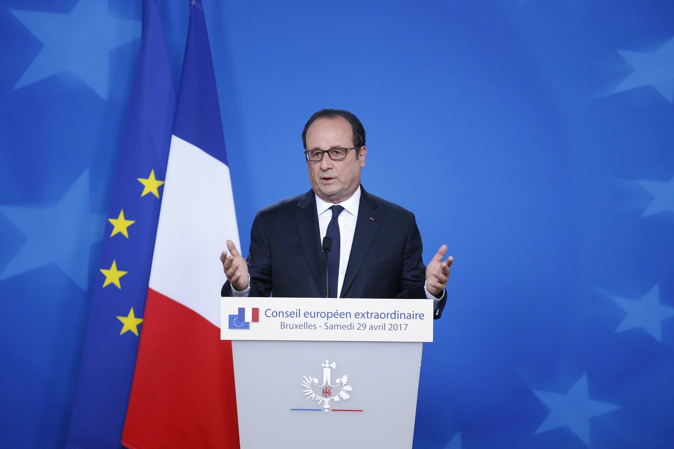 França: Hollande critica Le Pen e reitera apoio a Macron