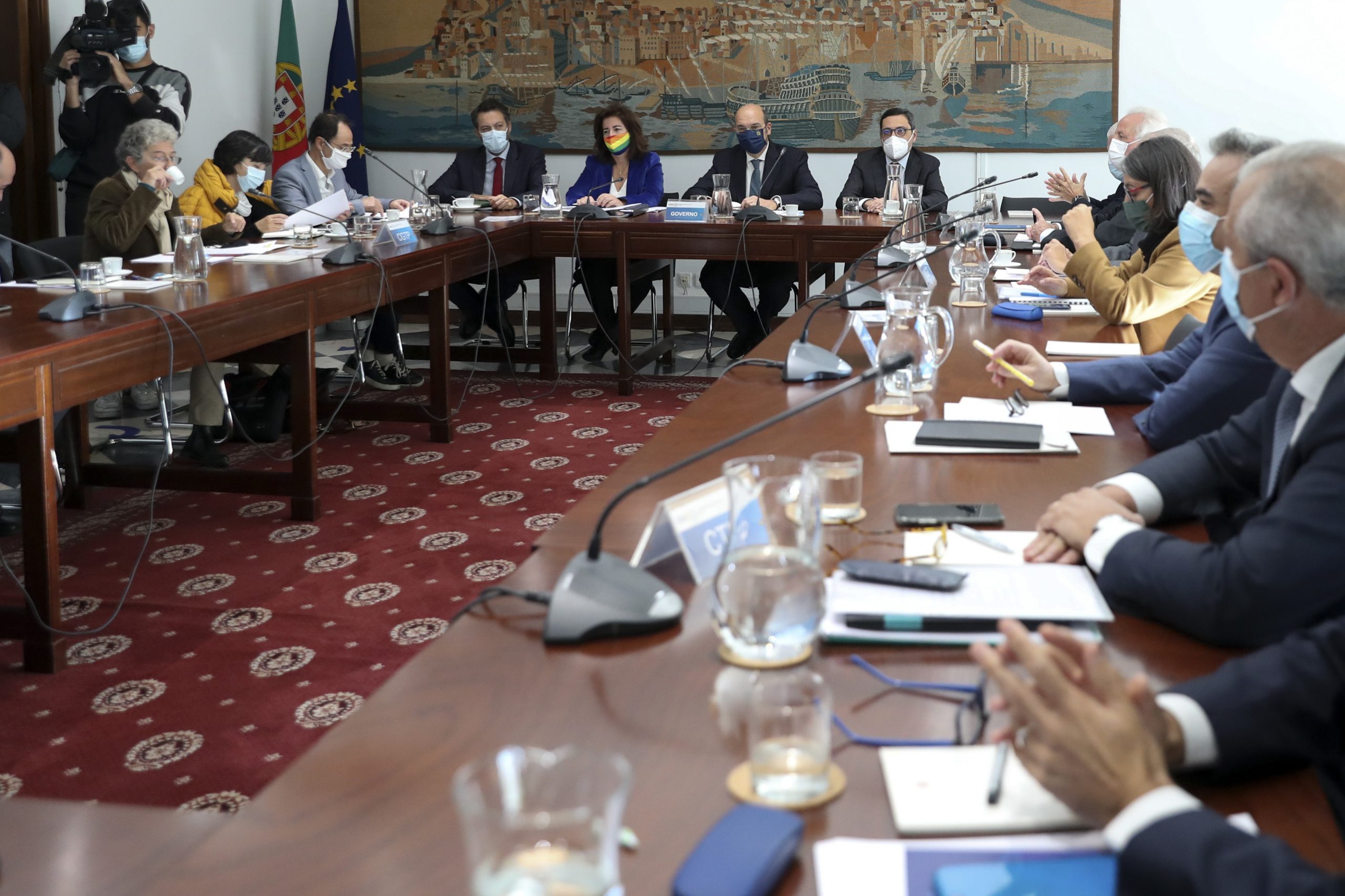 OE2022: Governo e parceiros sociais debatem hoje proposta orçamental