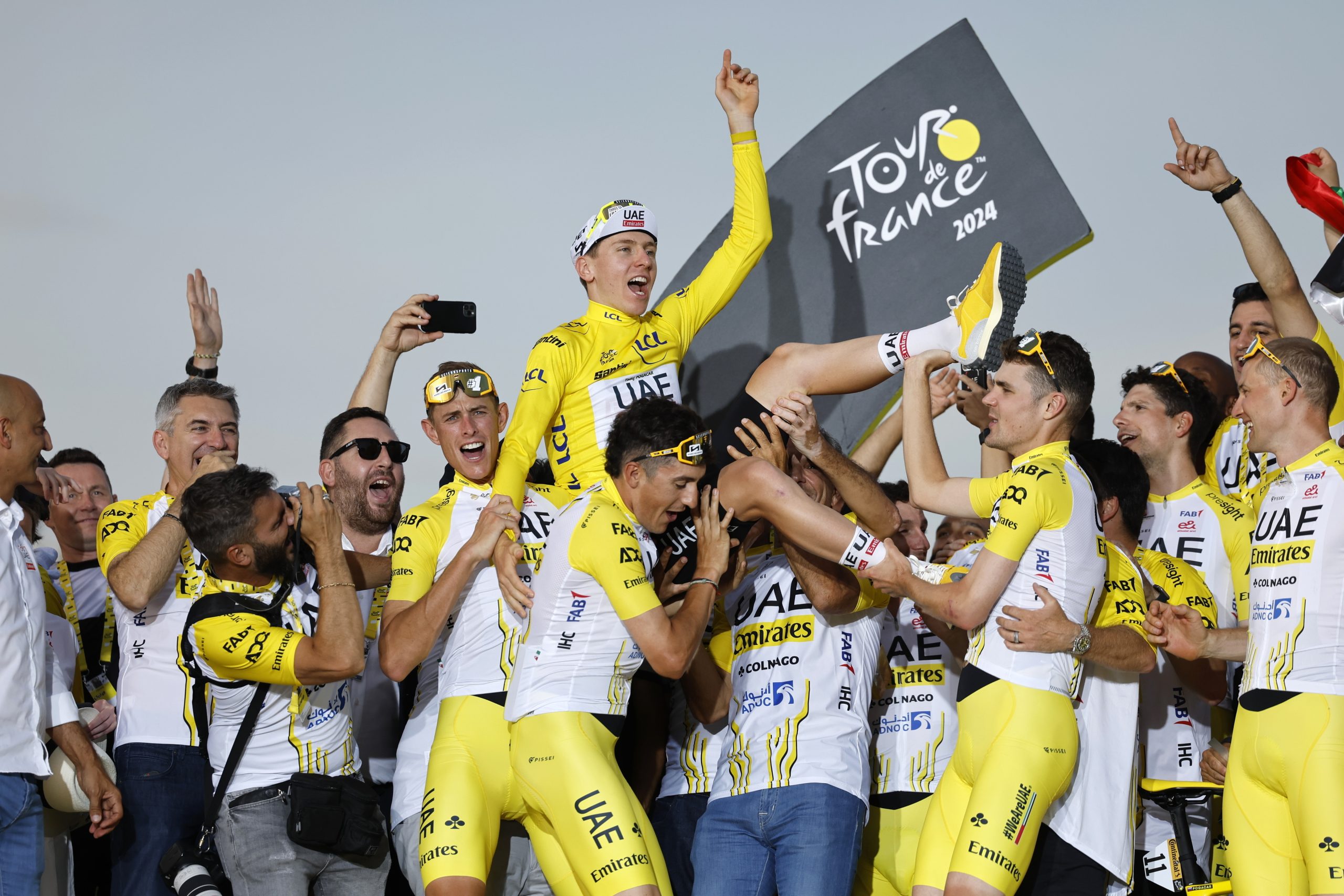 Tadej Pogacar conquista ‘Bicicleta de Ouro’ de 2024