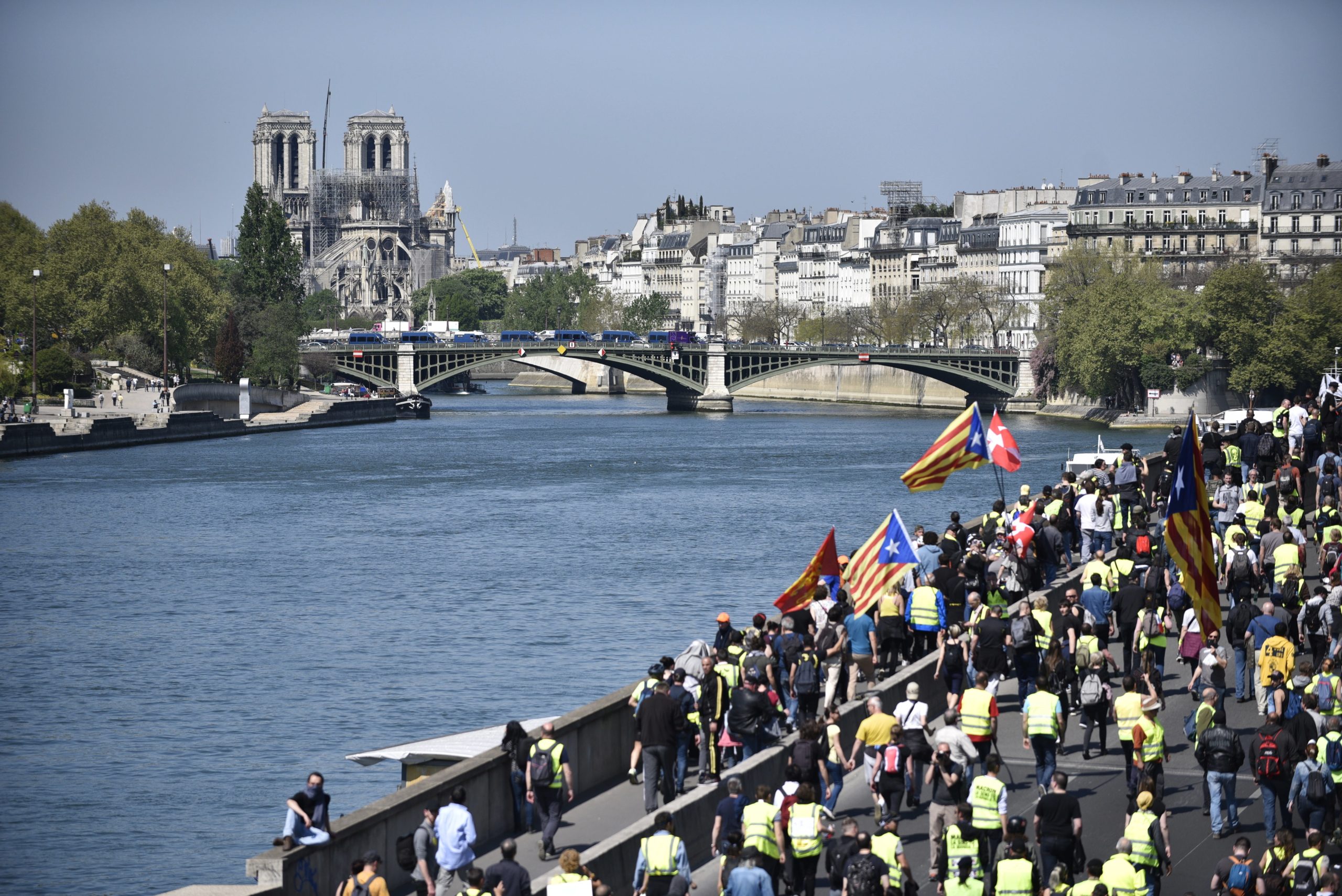 Paris. Tumultos em mais uma manifestação de “coletes amarelos”