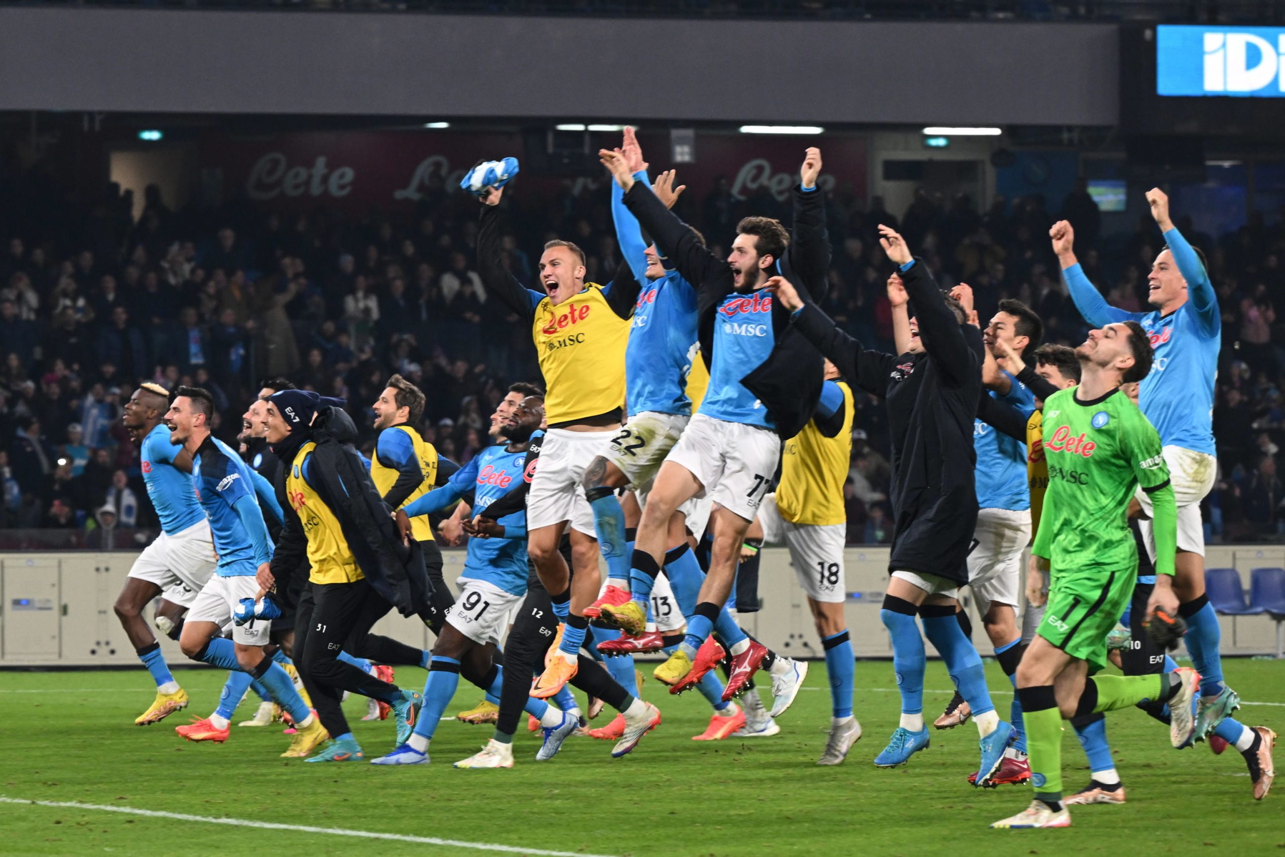 Nápoles ‘esmaga’ Juventus e comanda Serie A com 10 pontos de vantagem