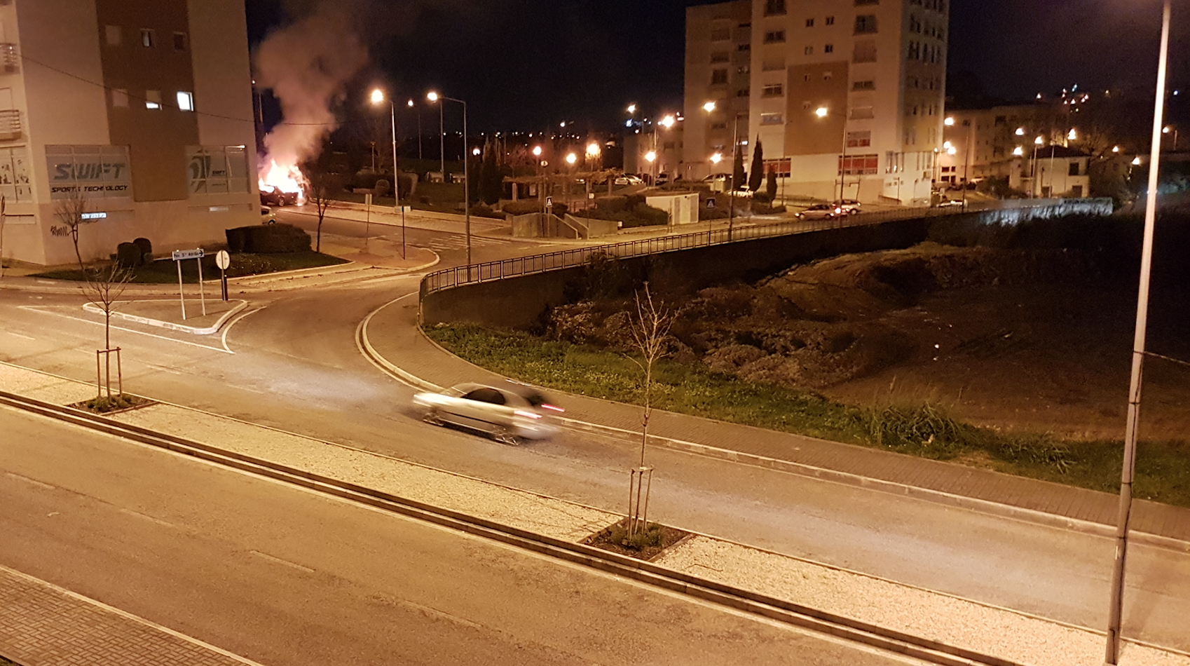 Esquadra da PSP na Bela Vista foi atacada com cocktails molotov, na mesma noite em que vários carros foram incendiados em Odivelas