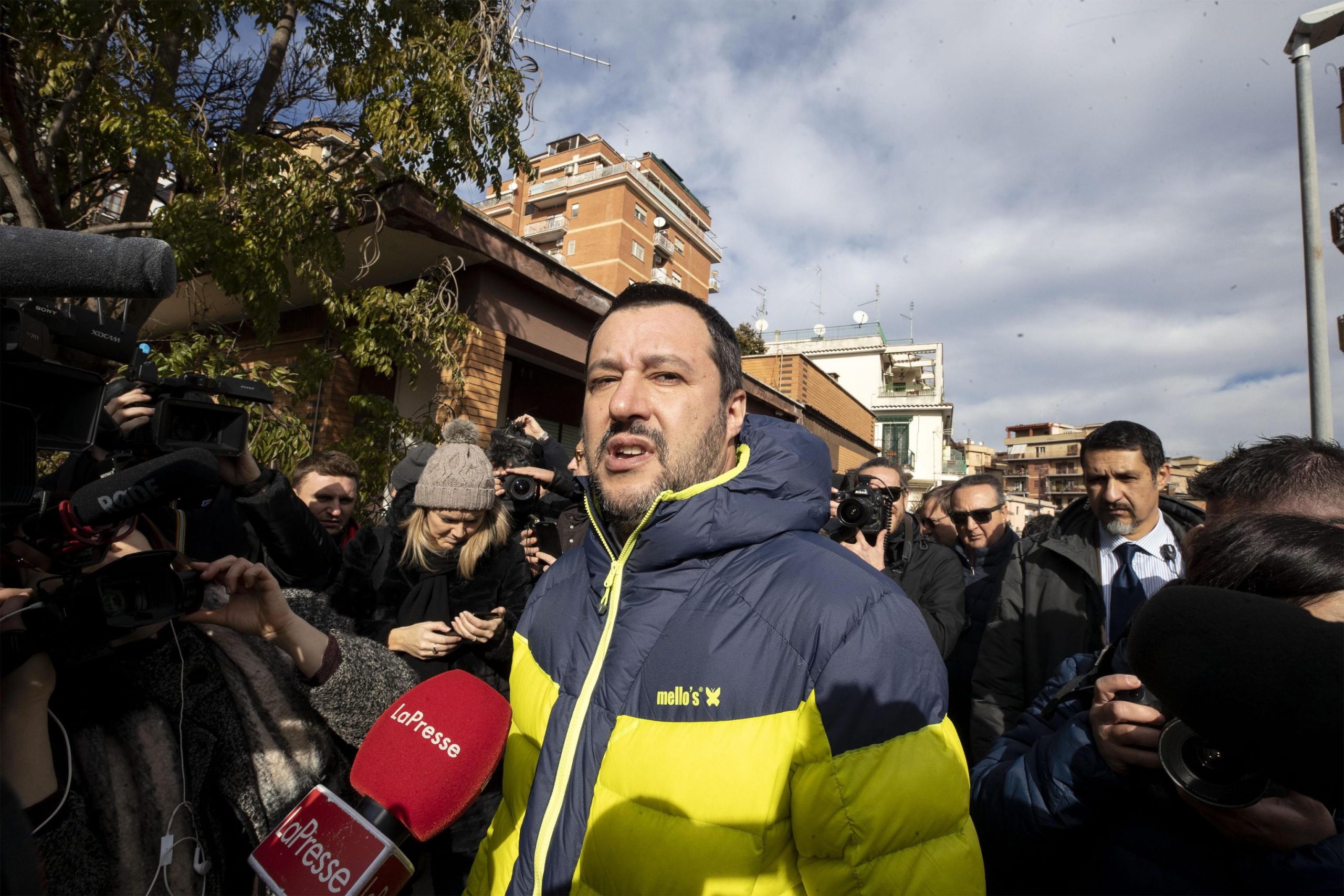 Ministro do Interior italiano acusa ONG de usar imigrantes para “batalha política”