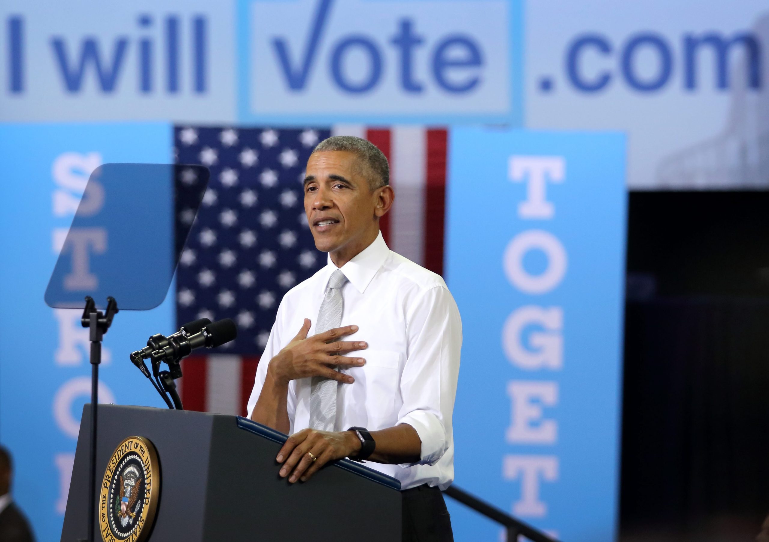 Anúncio de investigação a Clinton não muda opinião de Obama sobre diretor do FBI