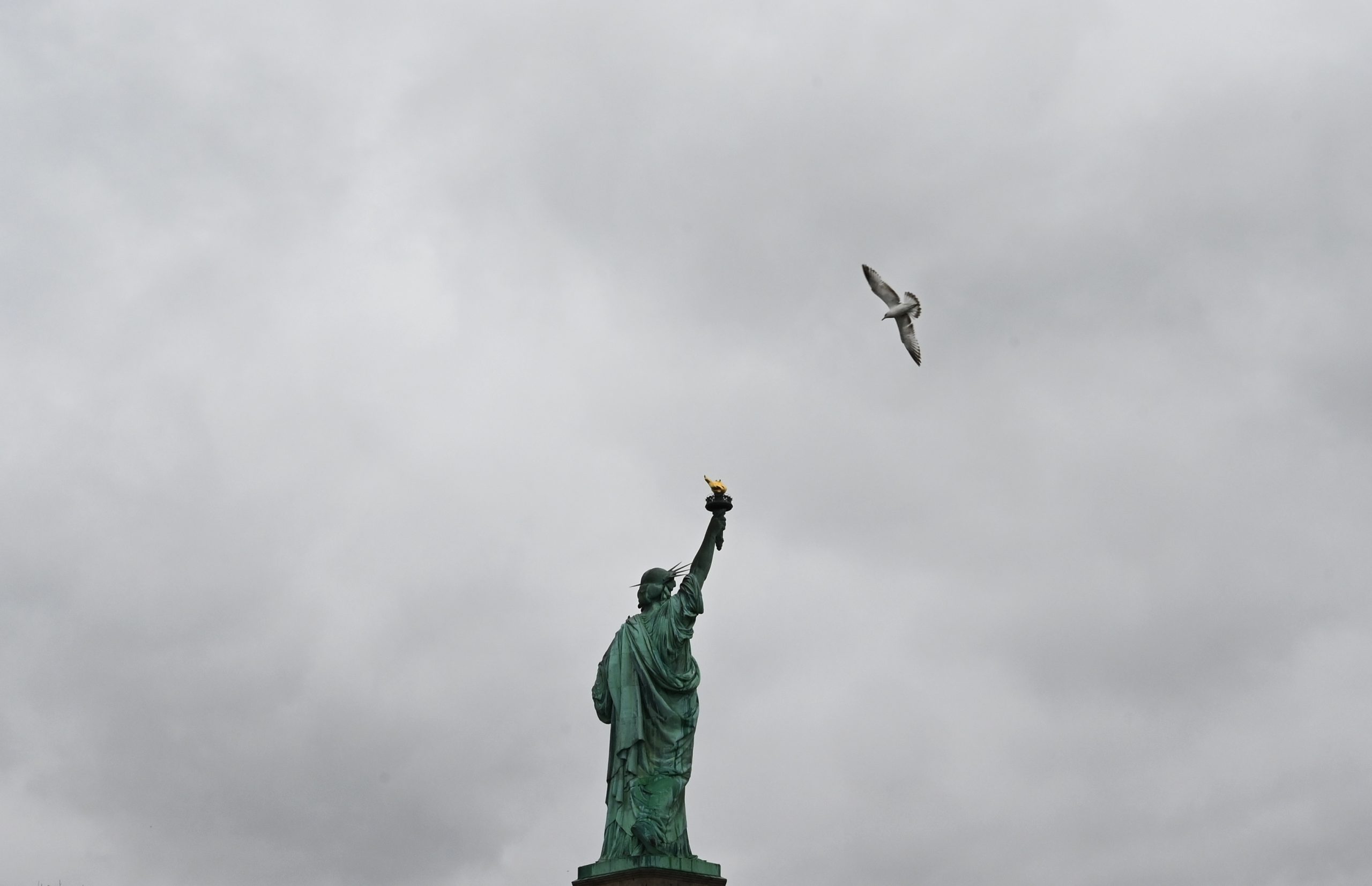 E se a Estátua da Liberdade fosse uma mulher negra transgénero? Trump podia não gostar, então quadro não foi exposto