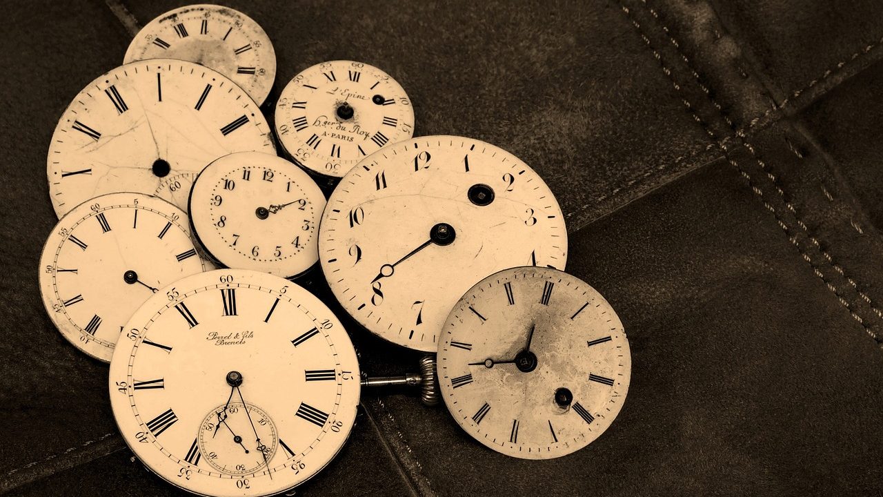 Países da União Europeia querem adiar fim da mudança da hora para 2021