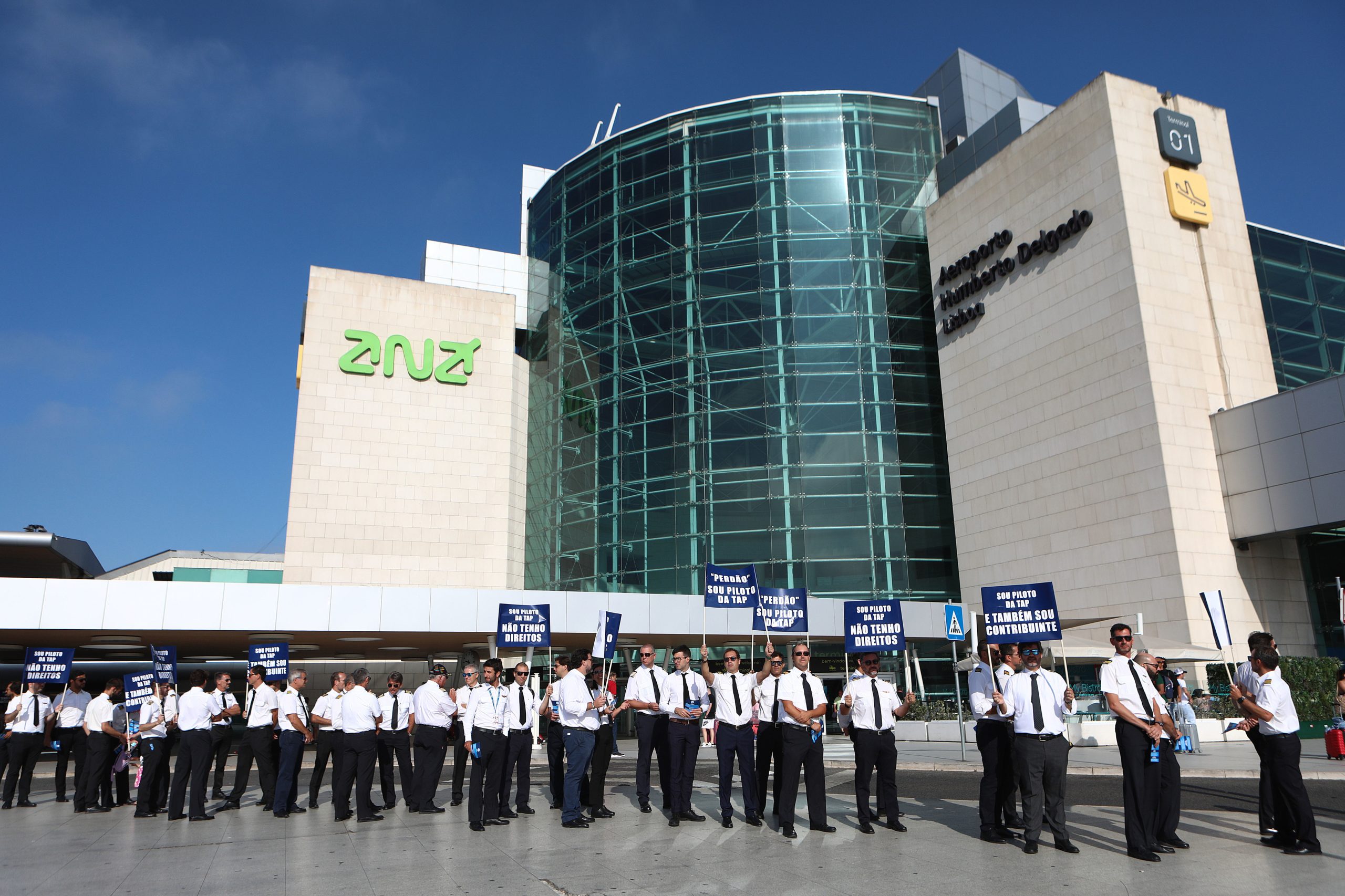 Pilotos, tripulantes e técnicos de manutenção da TAP juntam-se hoje em “marcha silenciosa”