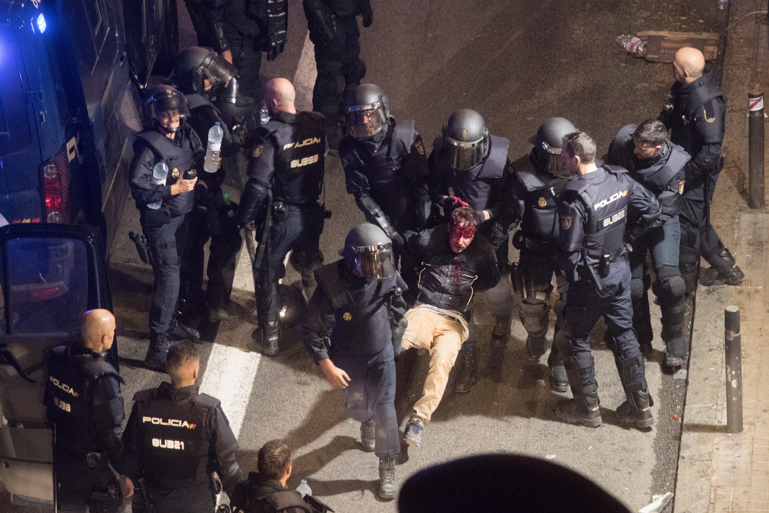 Pelo menos 22 detidos e 89 feridos em confrontos na Catalunha