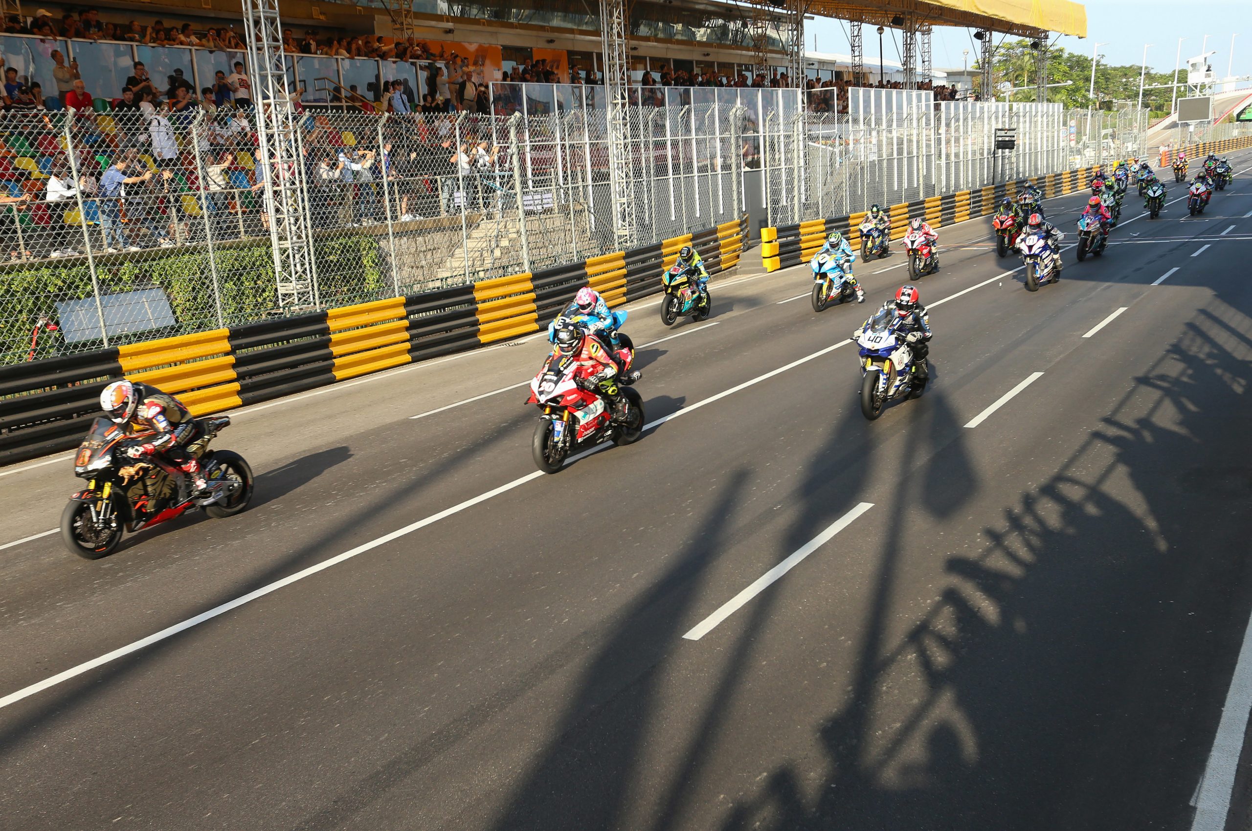 Piloto finlandês que sofreu aparatoso acidente no GP Macau foi operado com sucesso