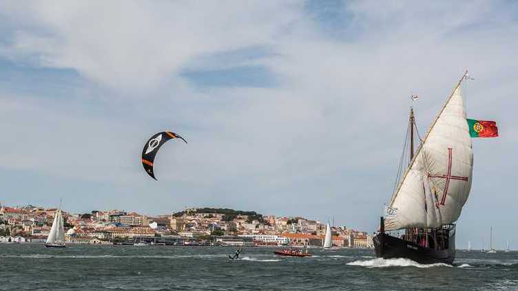 De Lisboa à Madeira em kitesurf: português é recordista do mundo e já tem documentário