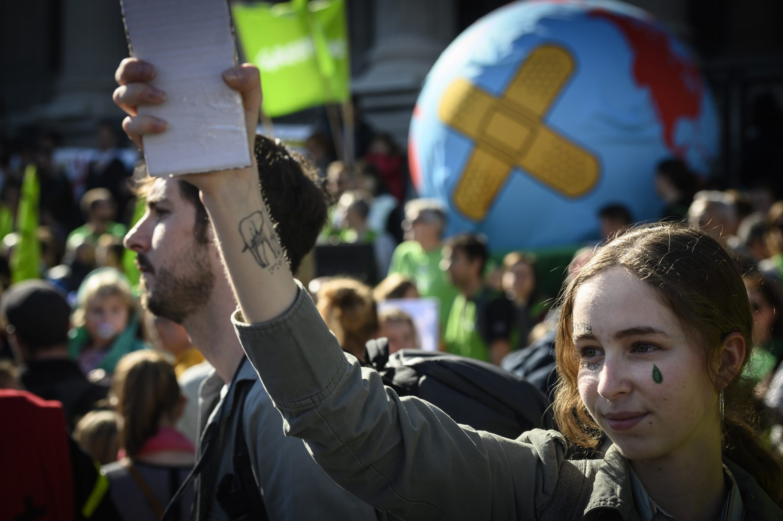 Clima: Adesão à greve estudantil continua a aumentar com marchas em 119 países