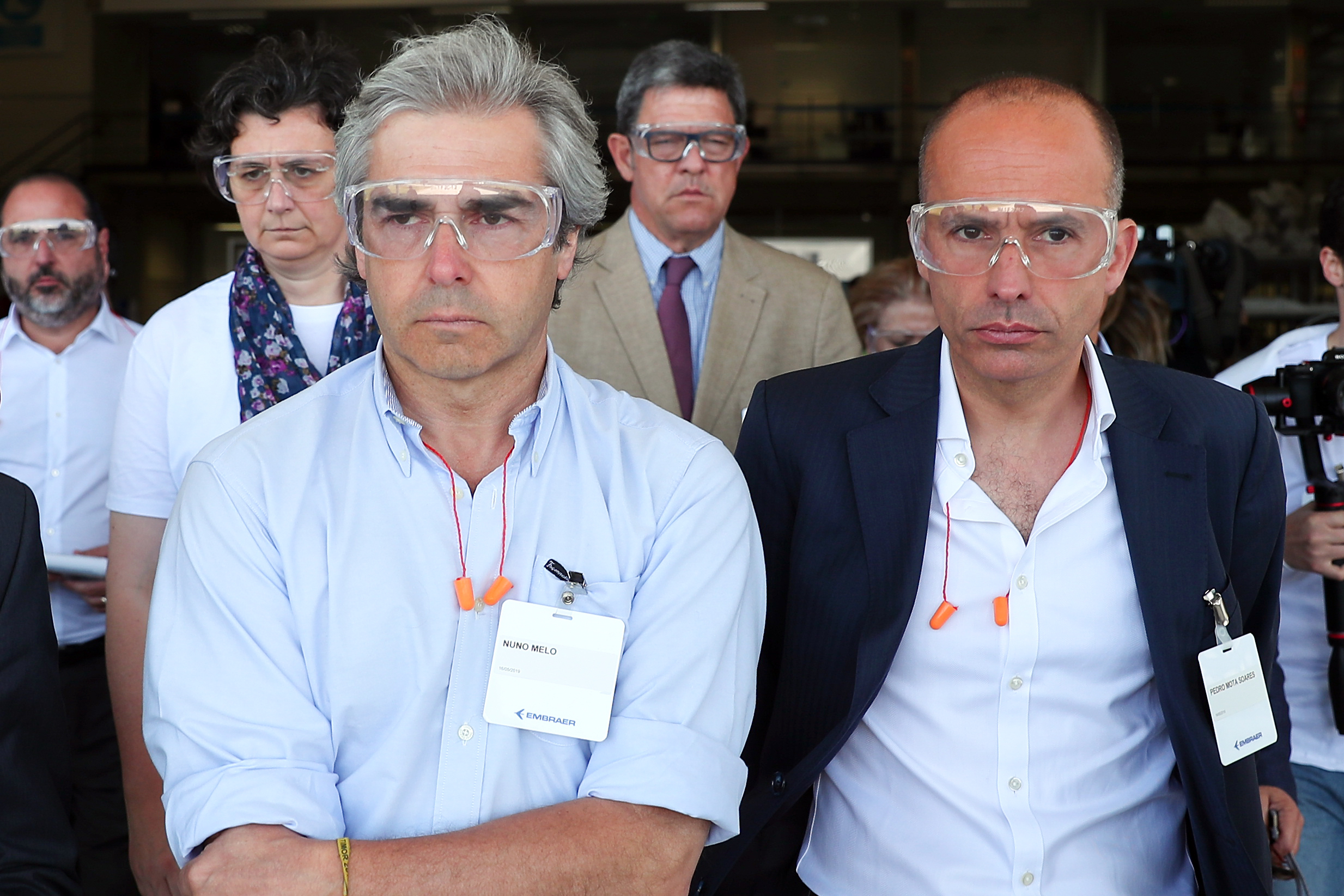 Europeias: Nuno Melo em campanha “pela positiva” na fábrica da Embraer