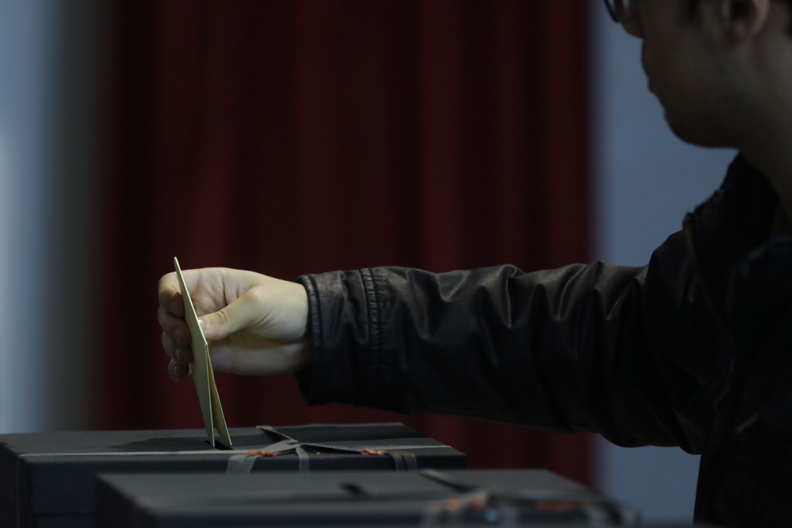 Eleições: Perto de 30 mil eleitores no estrangeiro já votaram por via postal