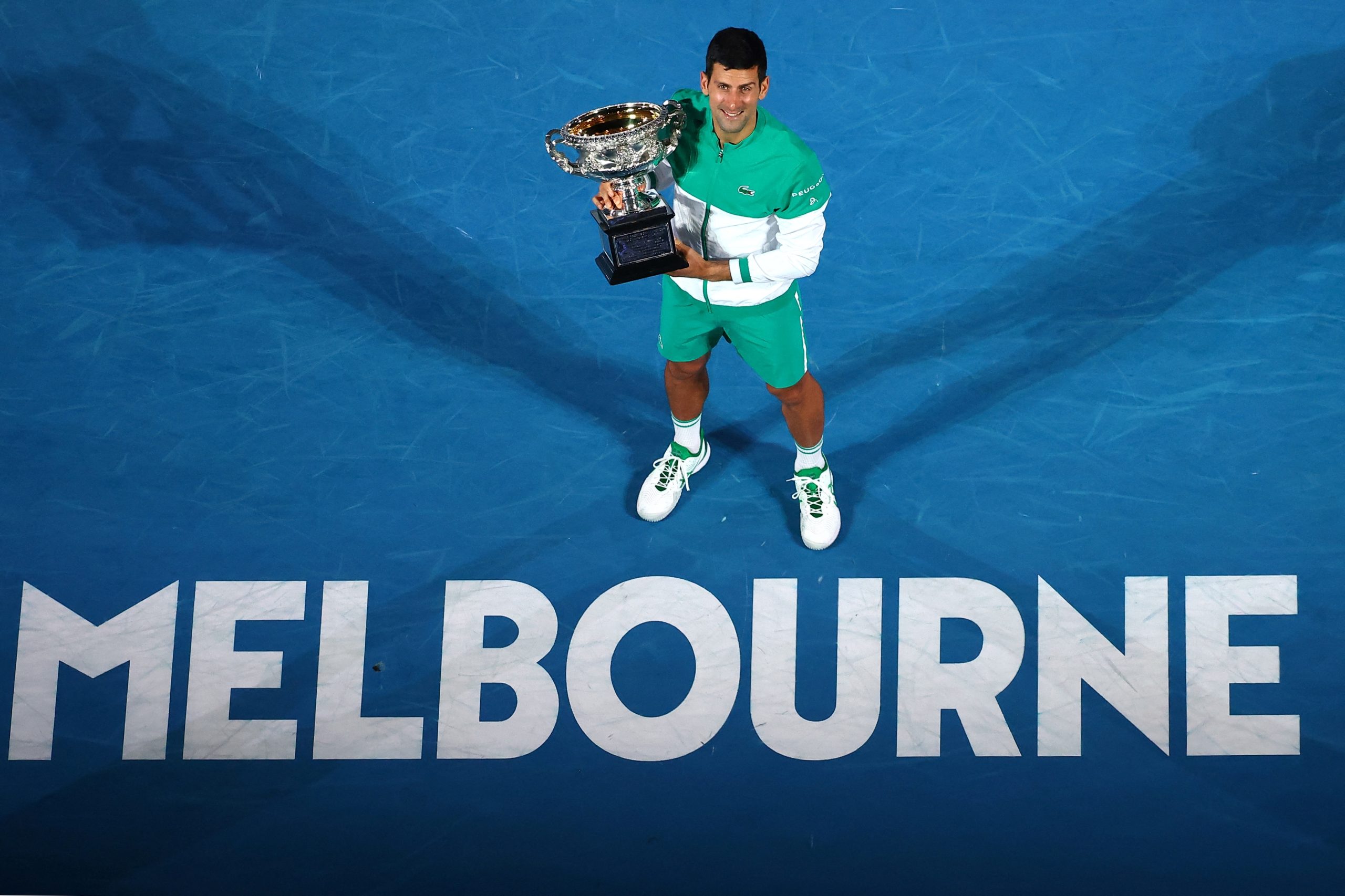 Da autorização especial ao visto recusado. Como Djokovic pode acabar fora do Open da Austrália