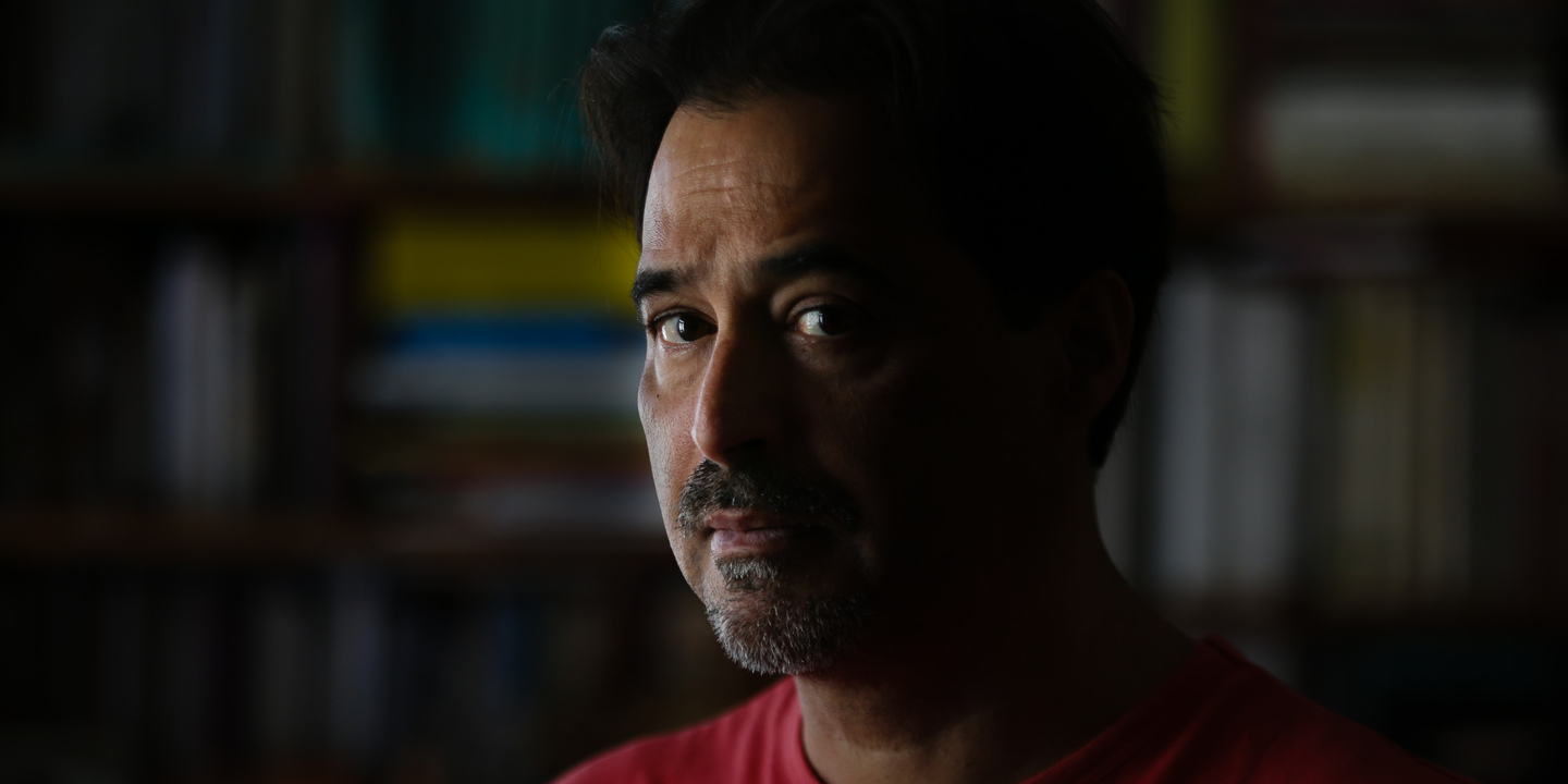 Agualusa fala de “eventos estranhos” à volta da biografia de Chivukuvuku e opta por edição angolana