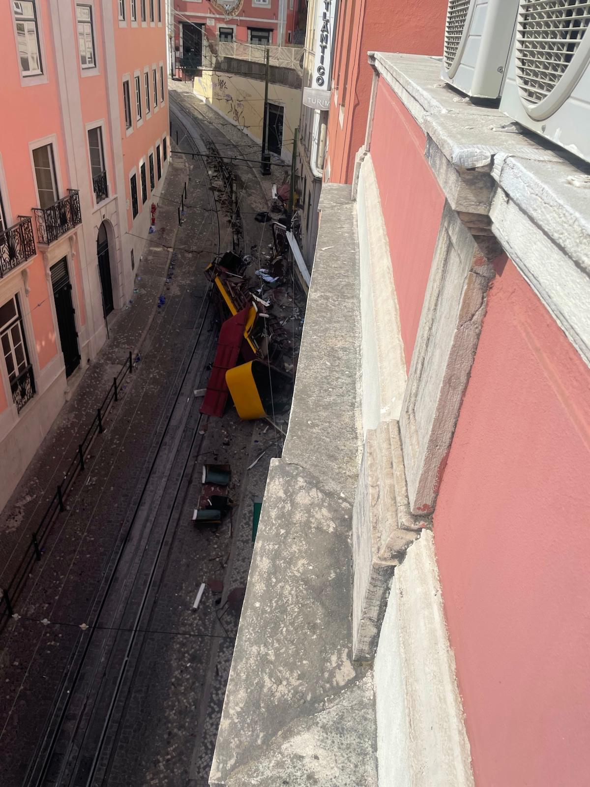 PJ cria linha de informação oficial para familiares das vítimas do acidente no Elevador da Glória