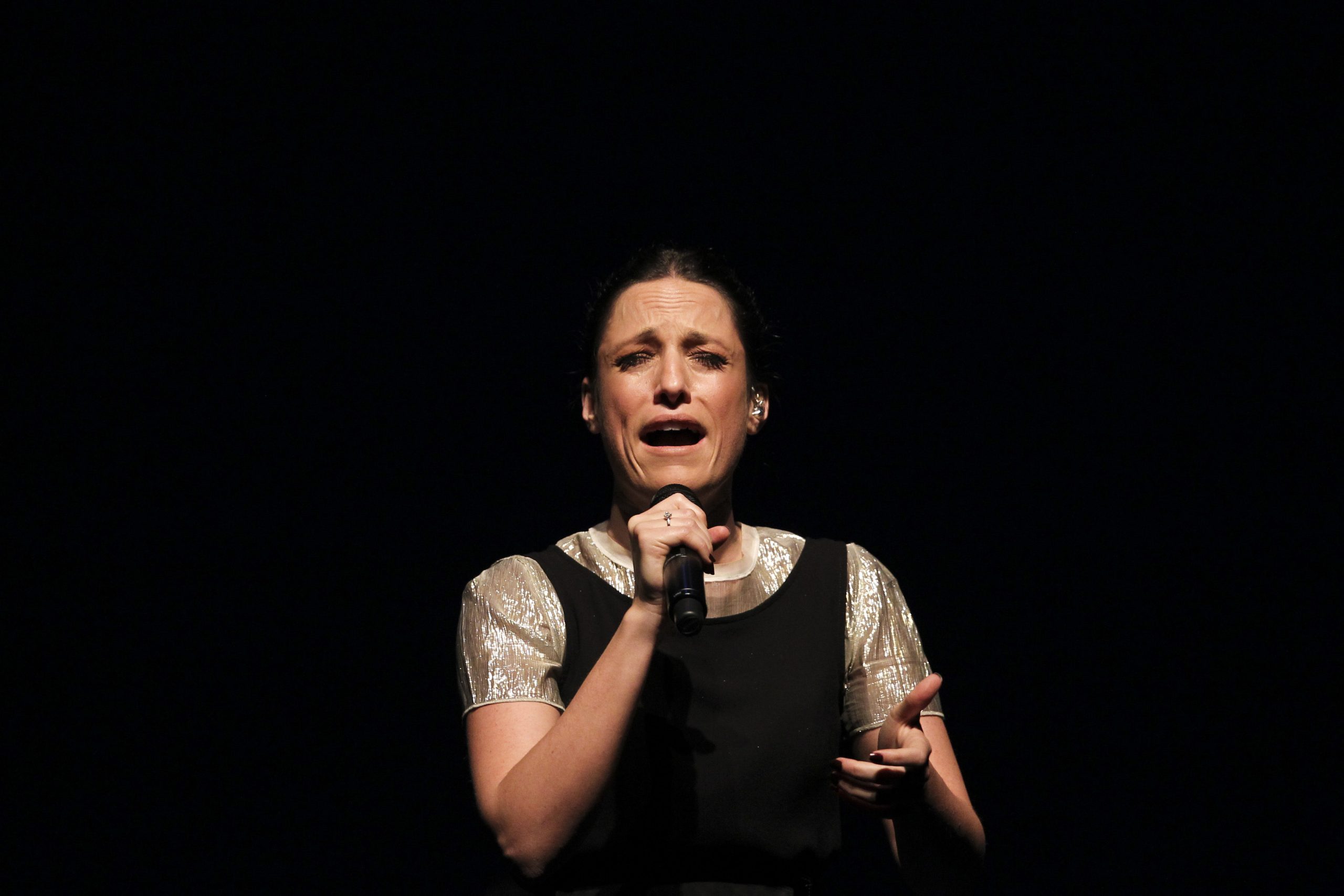 Figueira da Foz: Tempestade Leslie deixa rasto de destruição e “prende” 800 pessoas em concerto de Carminho