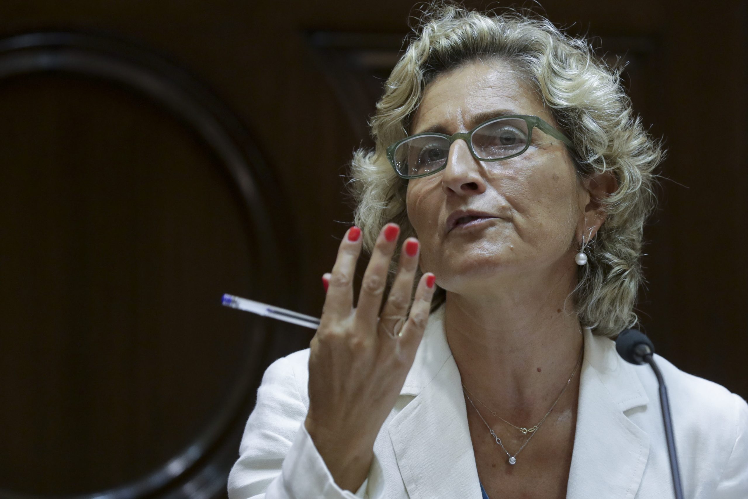 Ministra da Coesão diz ser “infeliz” declaração de pertencer a Governo centralista