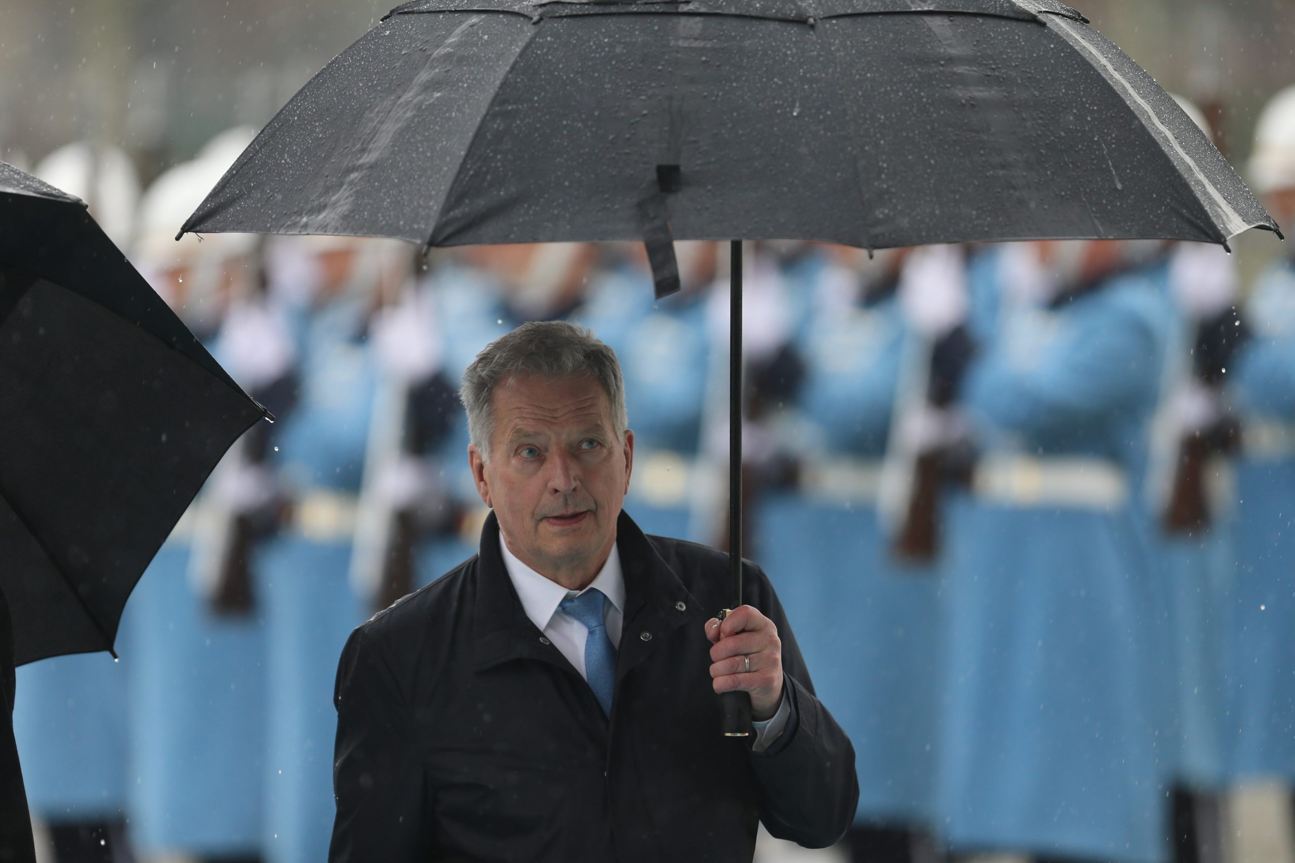 Presidente da Finlândia ratifica adesão à NATO