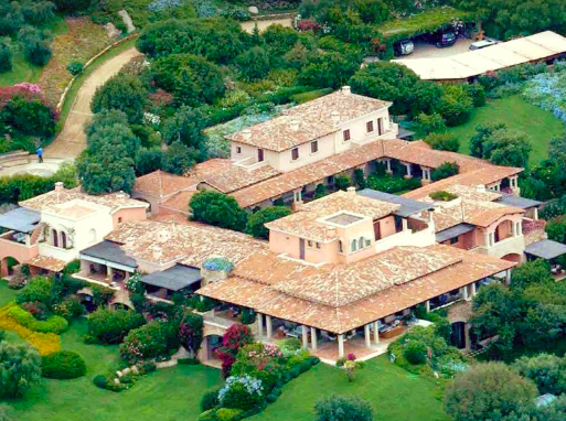 De Tony Blair a Putin, passou por lá a elite mundial. Agora a ‘villa’ de Berlusconi está à beira de ser vendida a milionário árabe