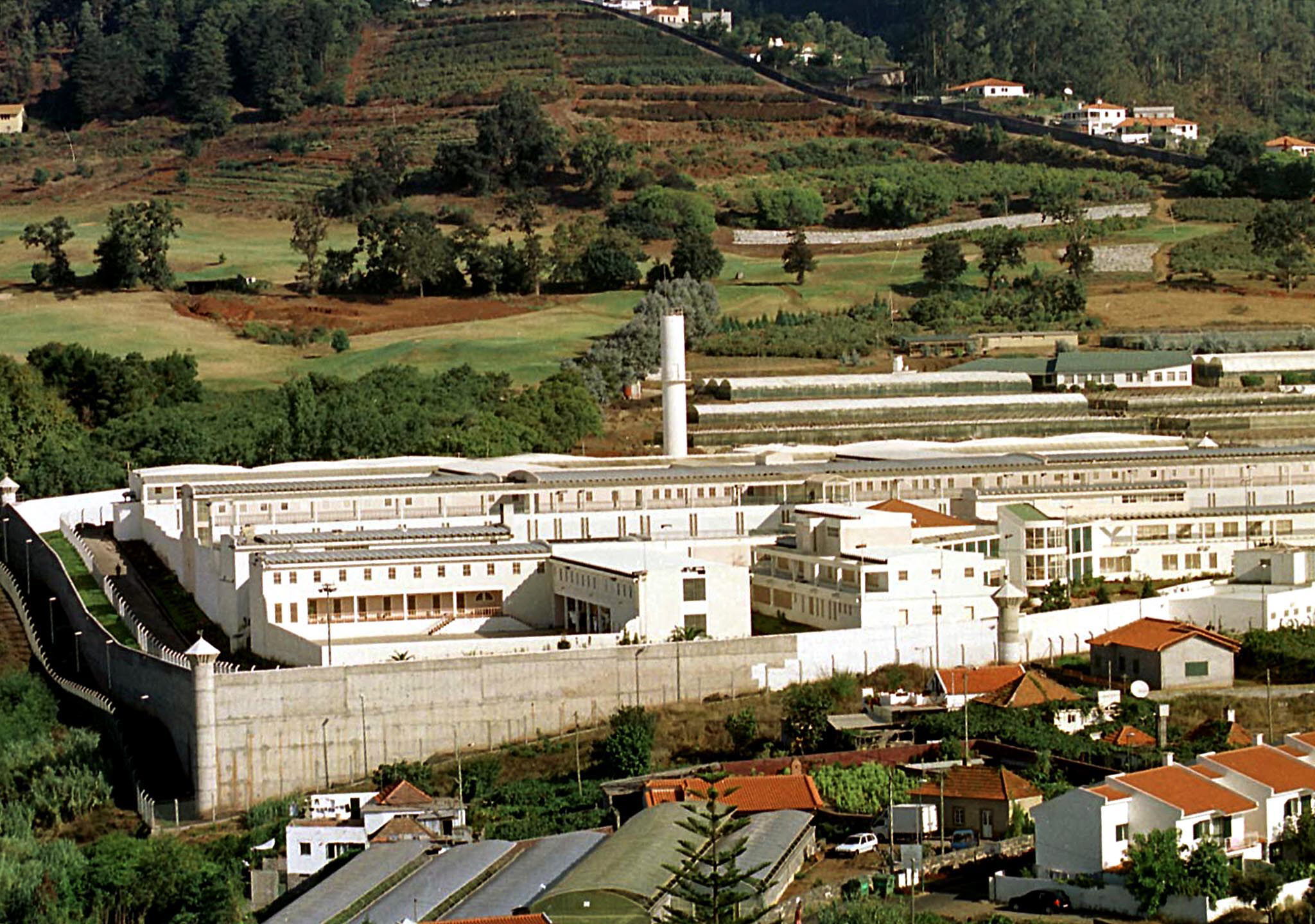 Transferidos 35 reclusos do Continente para prisão no Funchal