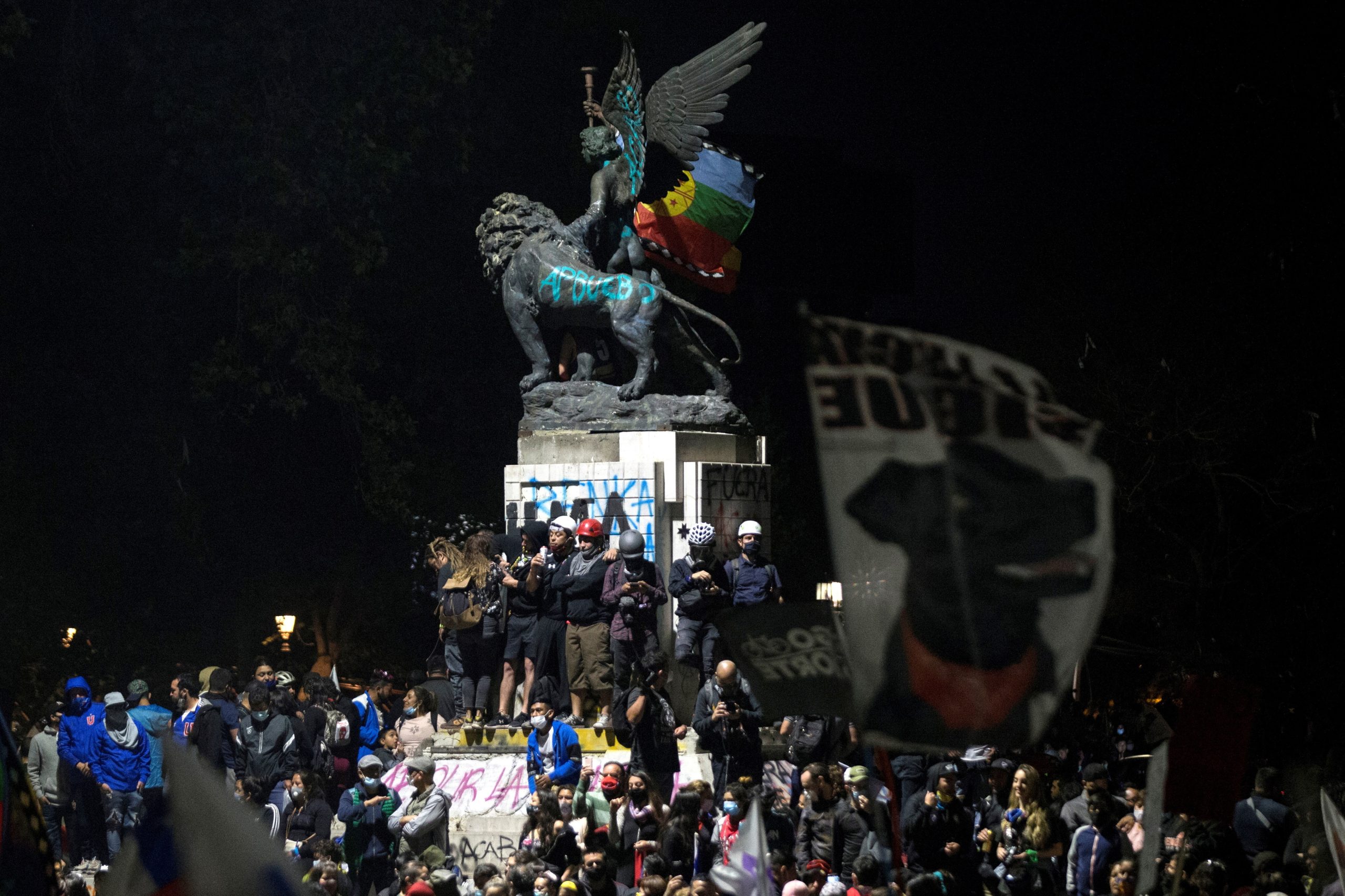 Chilenos votam de forma esmagadora para substituir Constituição do ditador Pinochet