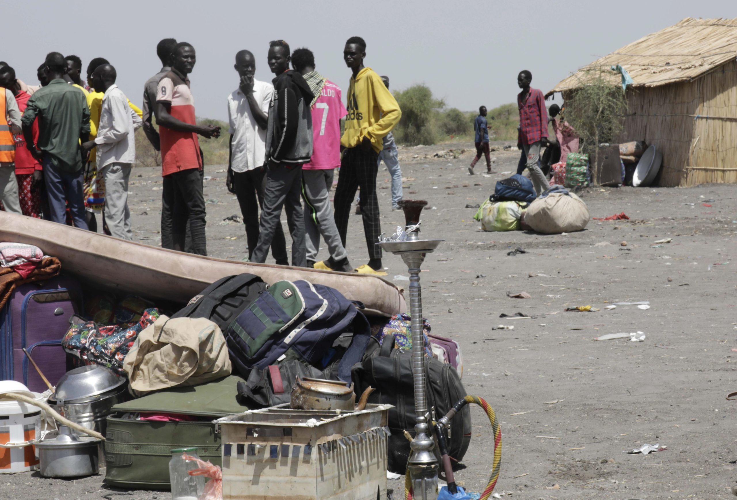 Continua o caos no Sudão: Governador de Darfur pede aos civis que “peguem em armas”