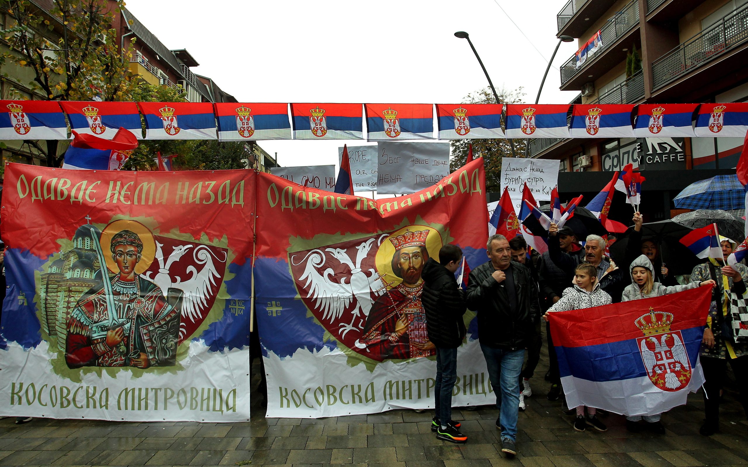 Rússia e França manifestam “preocupação” pelo agravamento das tensões no Kosovo