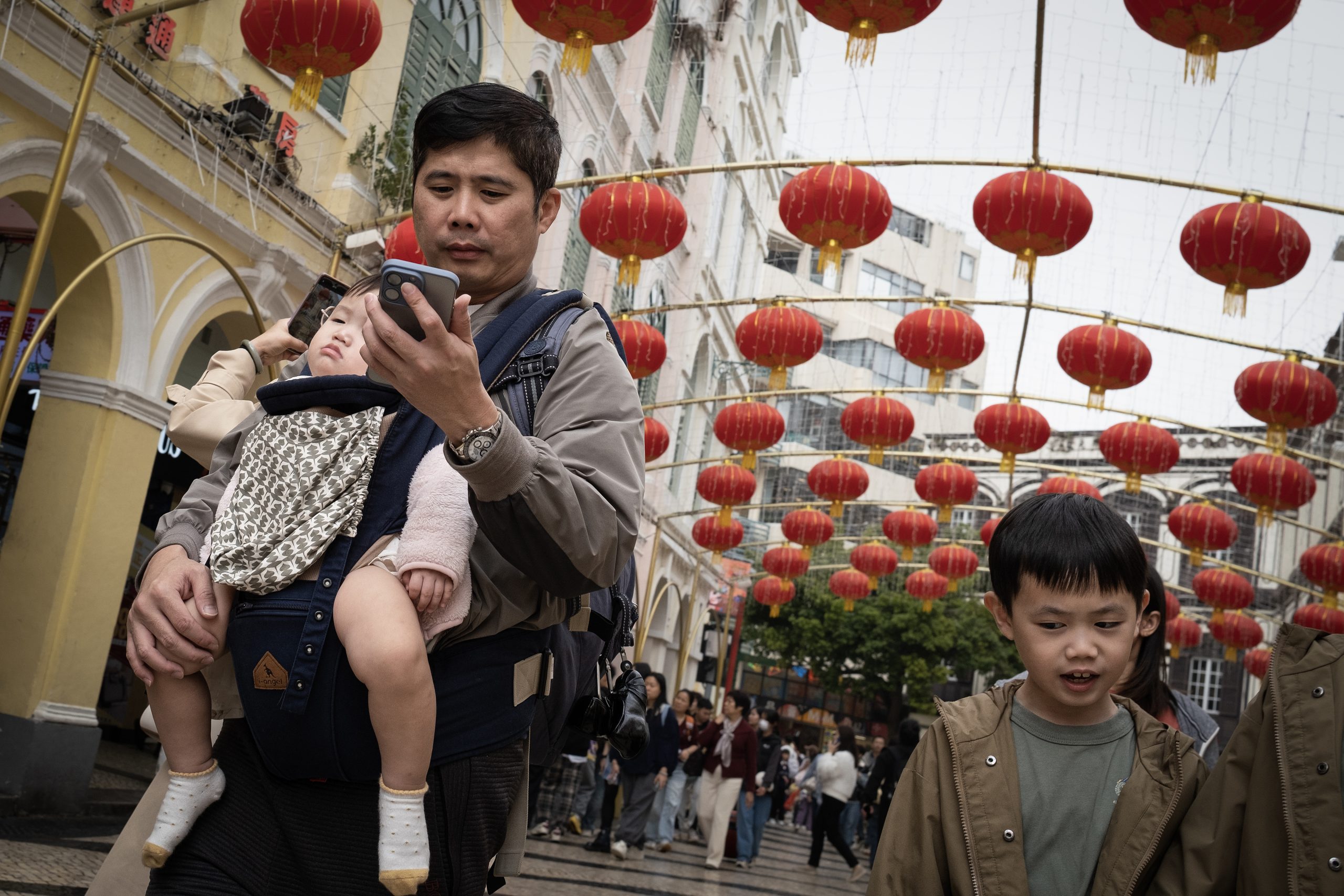 Macau dá seis mil euros por criança para enfrentar menor natalidade do mundo