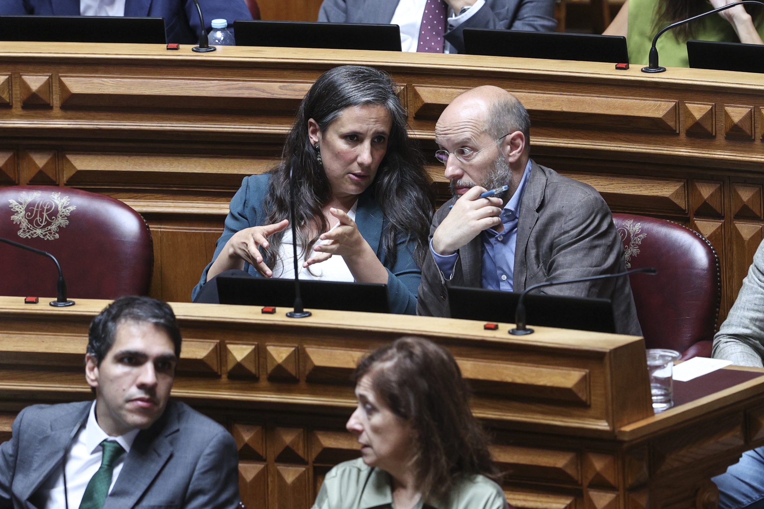 Livre questiona Montenegro sobre as Lajes e pede que Governo se oponha a 5% do PIB em Defesa