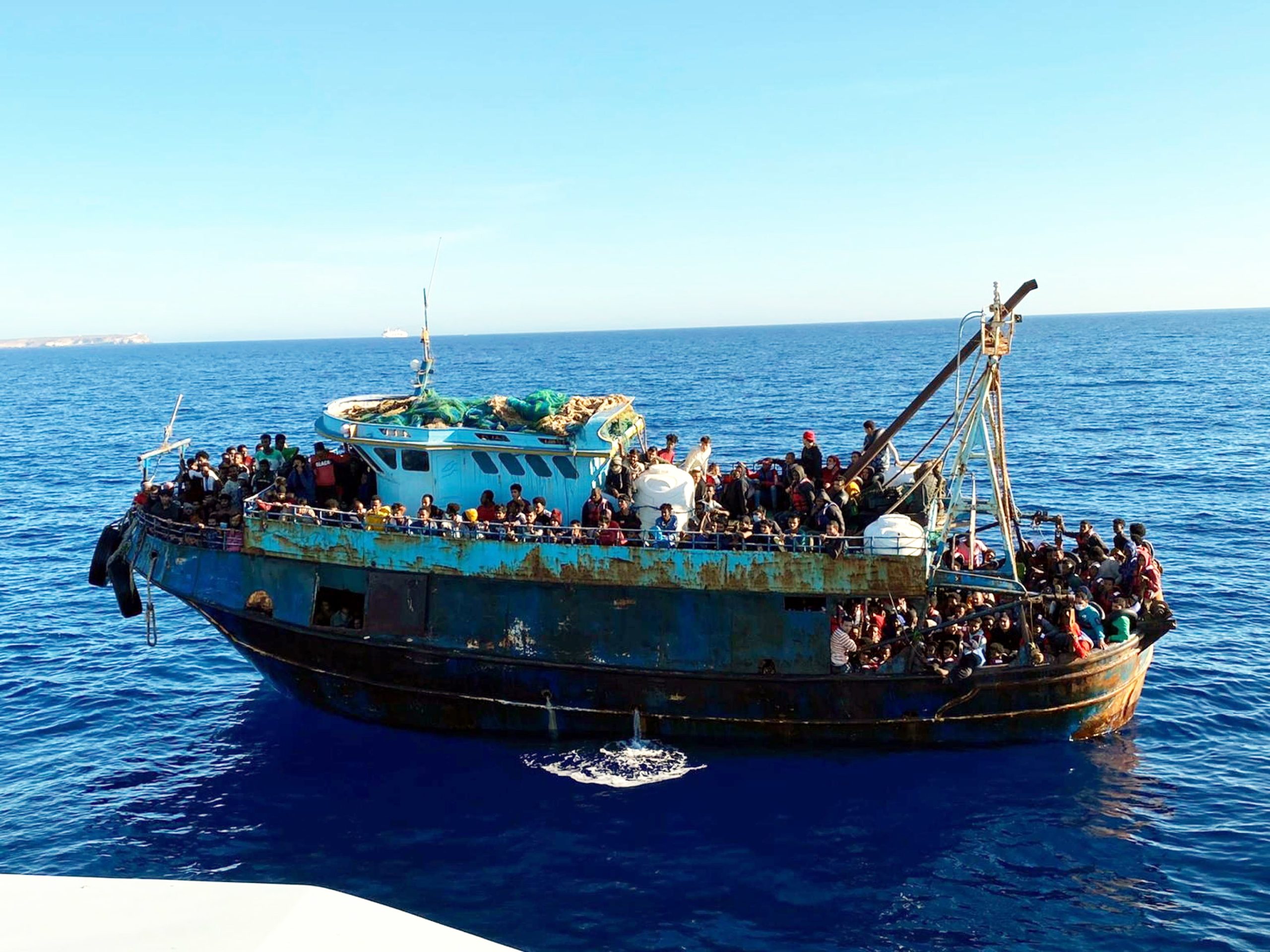 Mais de 2.000 migrantes chegam a Lampedusa em 24 horas