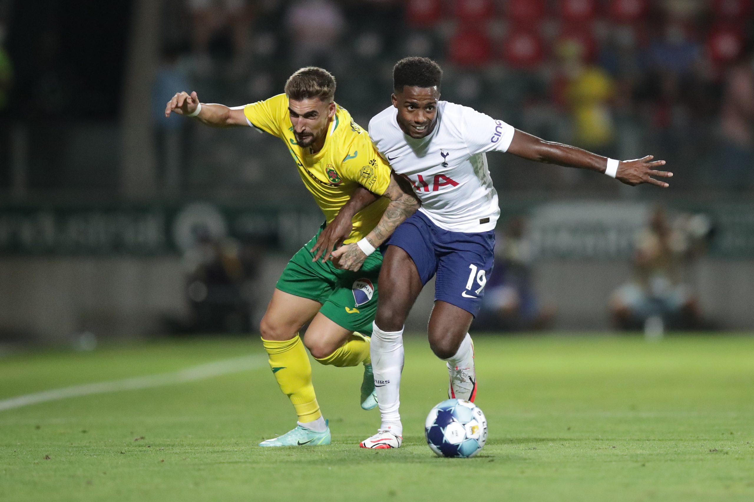 LCE: Paços de Ferreira e Santa Clara procuram qualificação para a fase de grupos