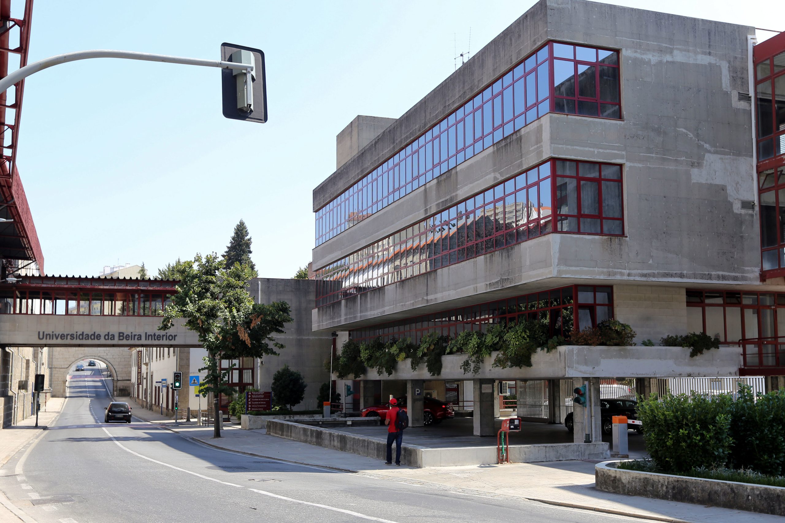 Abandono está a aumentar no ensino superior público, sobretudo no interior