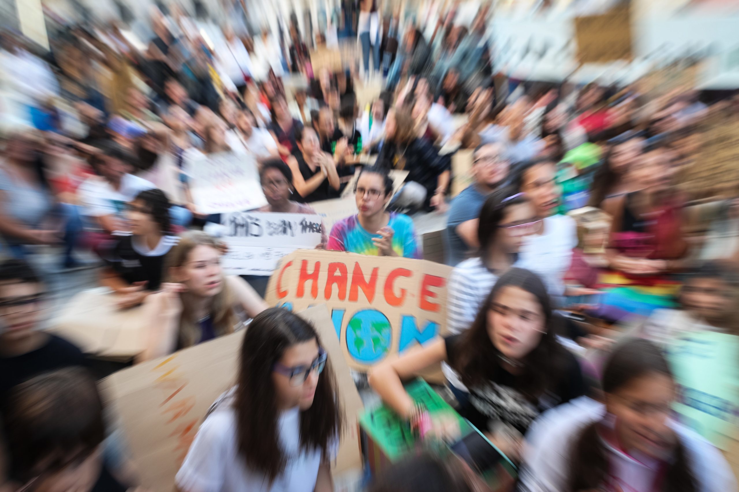 Ser ou não ser ativista e defensor dos direitos humanos: Por que Howey Ou não pode ser Greta Thunberg?