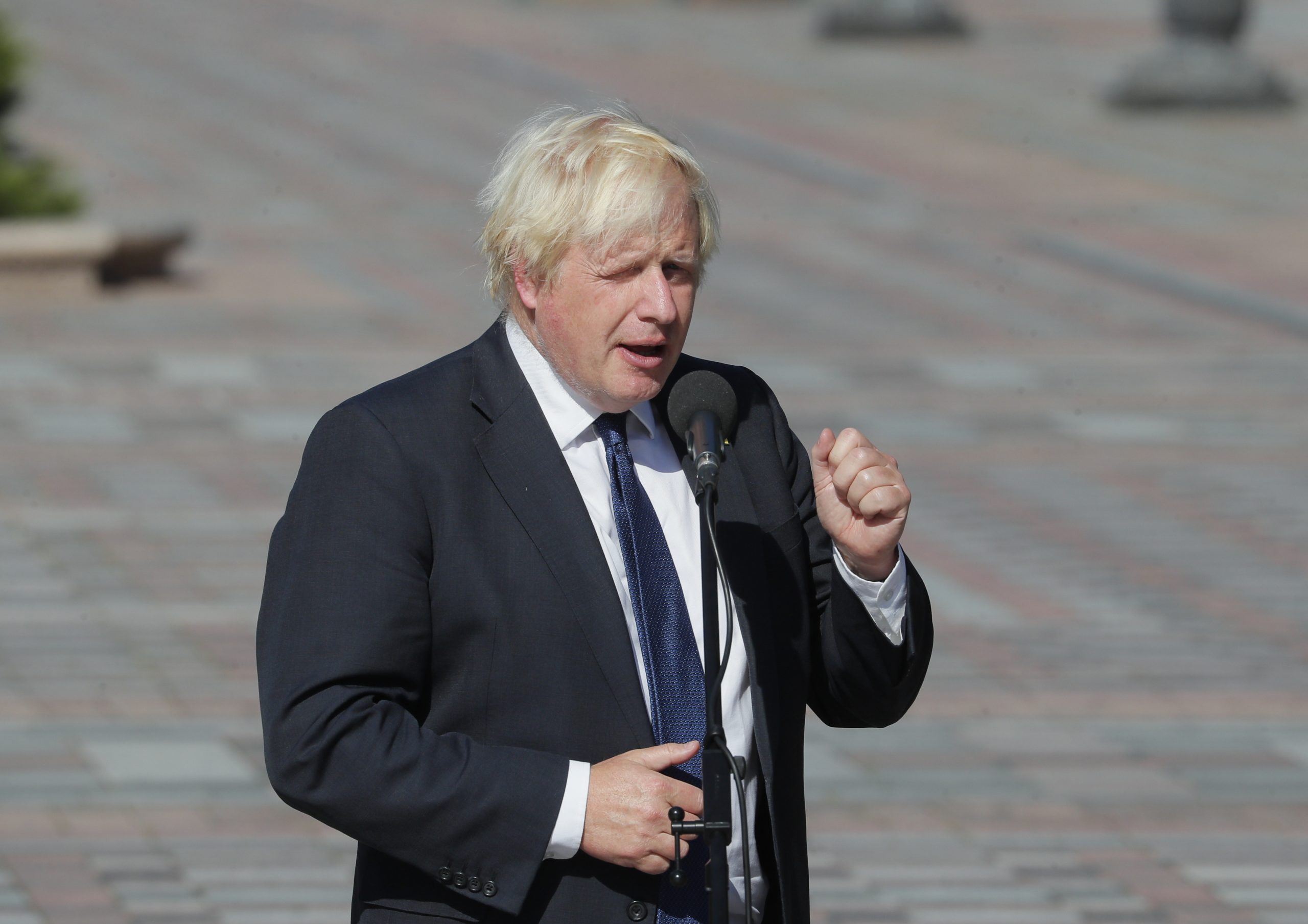 Boris Johnson diz ter ficado comovido com o “sentido de dever” da Rainha nos últimos dias de vida