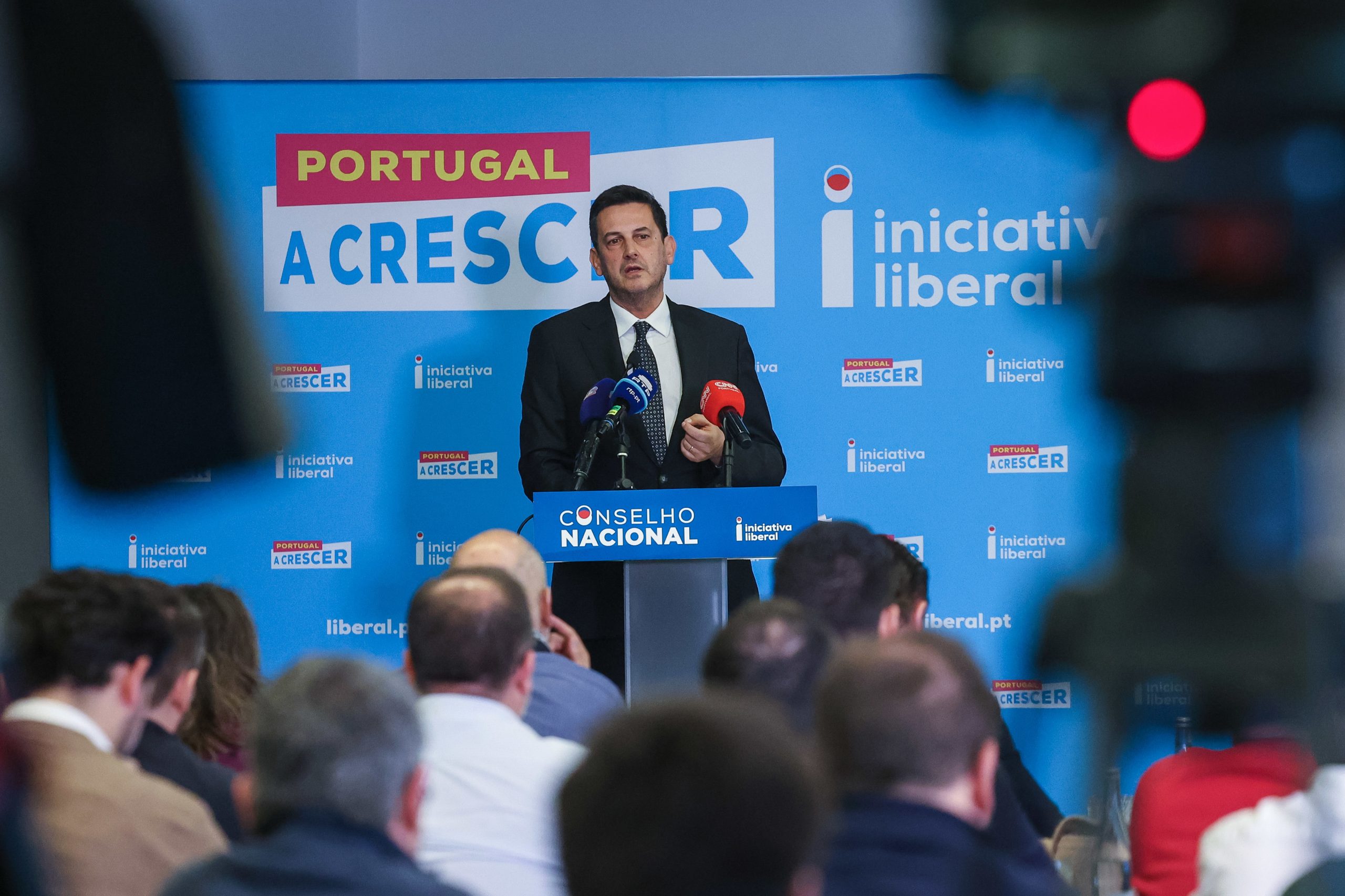 IL: Rui Rocha desafia Gouveia e Melo “a vir à superfície” dizer o que defende