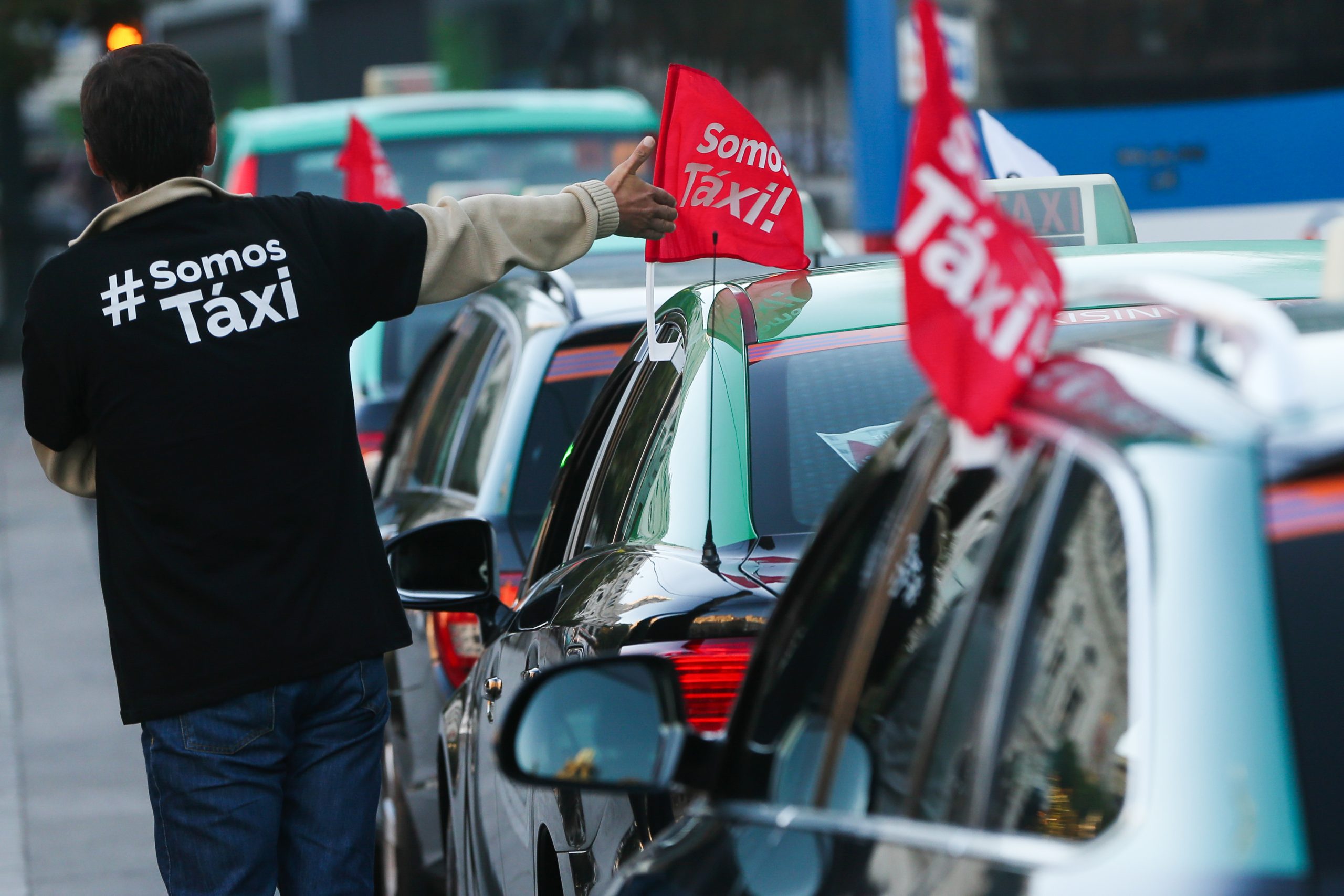 Táxis: Motoristas do Porto “não arredam pé” até terem “respostas positivas”