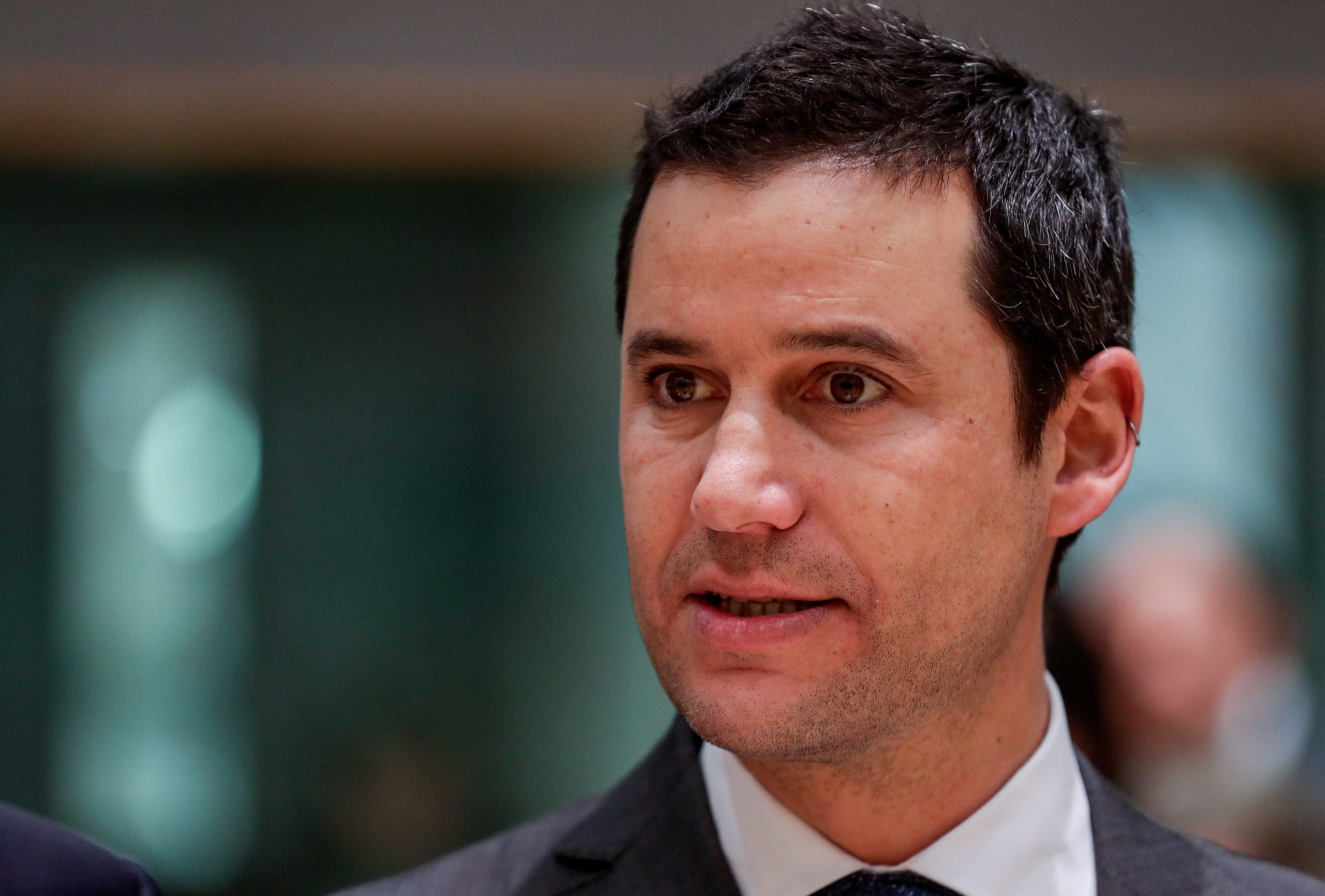Faz mais sentido intervir nos preços da eletricidade que nos combustíveis, diz João Galamba