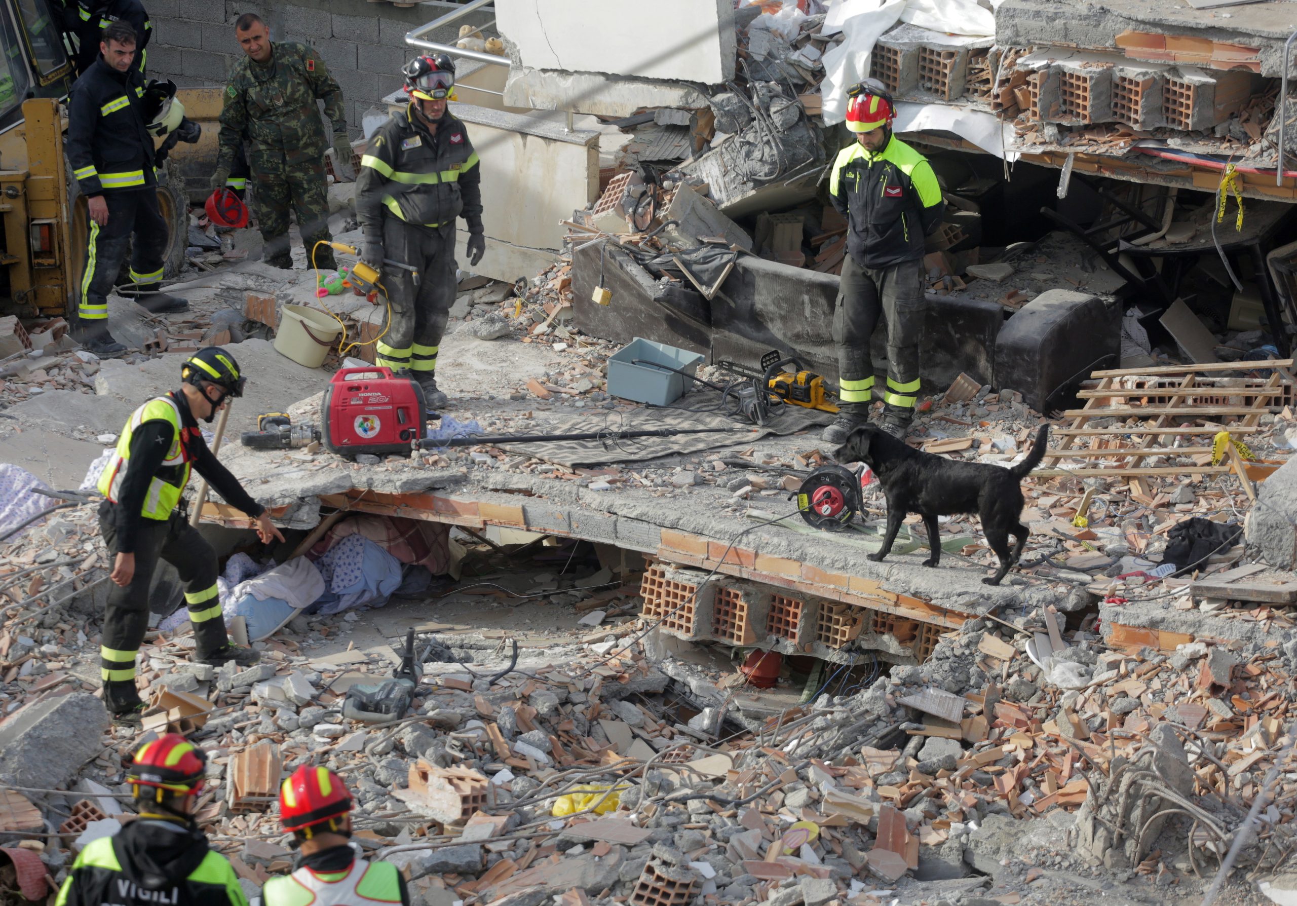 Sobe para 40 número de mortos do sismo na Albânia