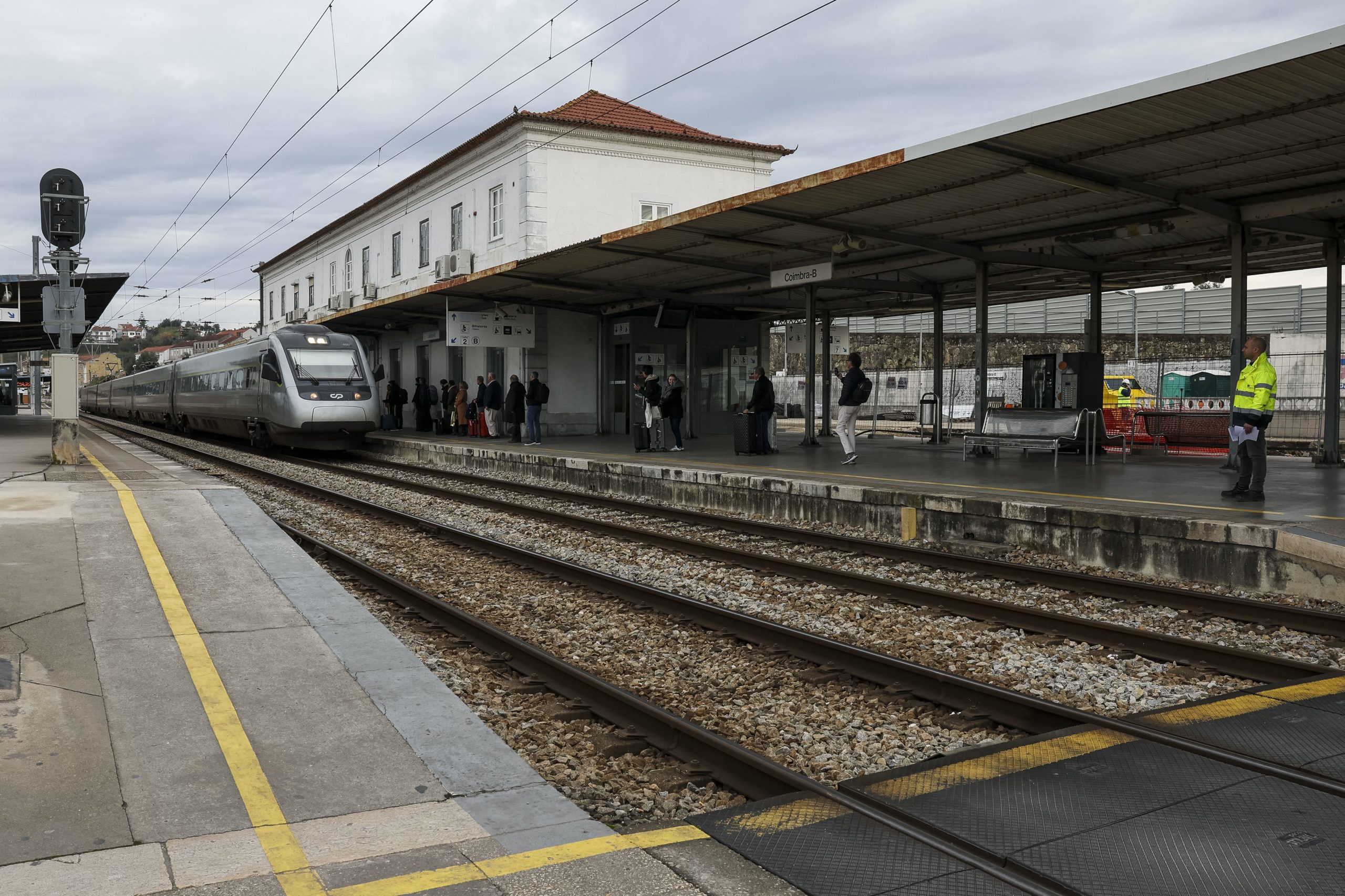 Câmara de Coimbra aprova criação de entidade do sistema intermodal de transportes