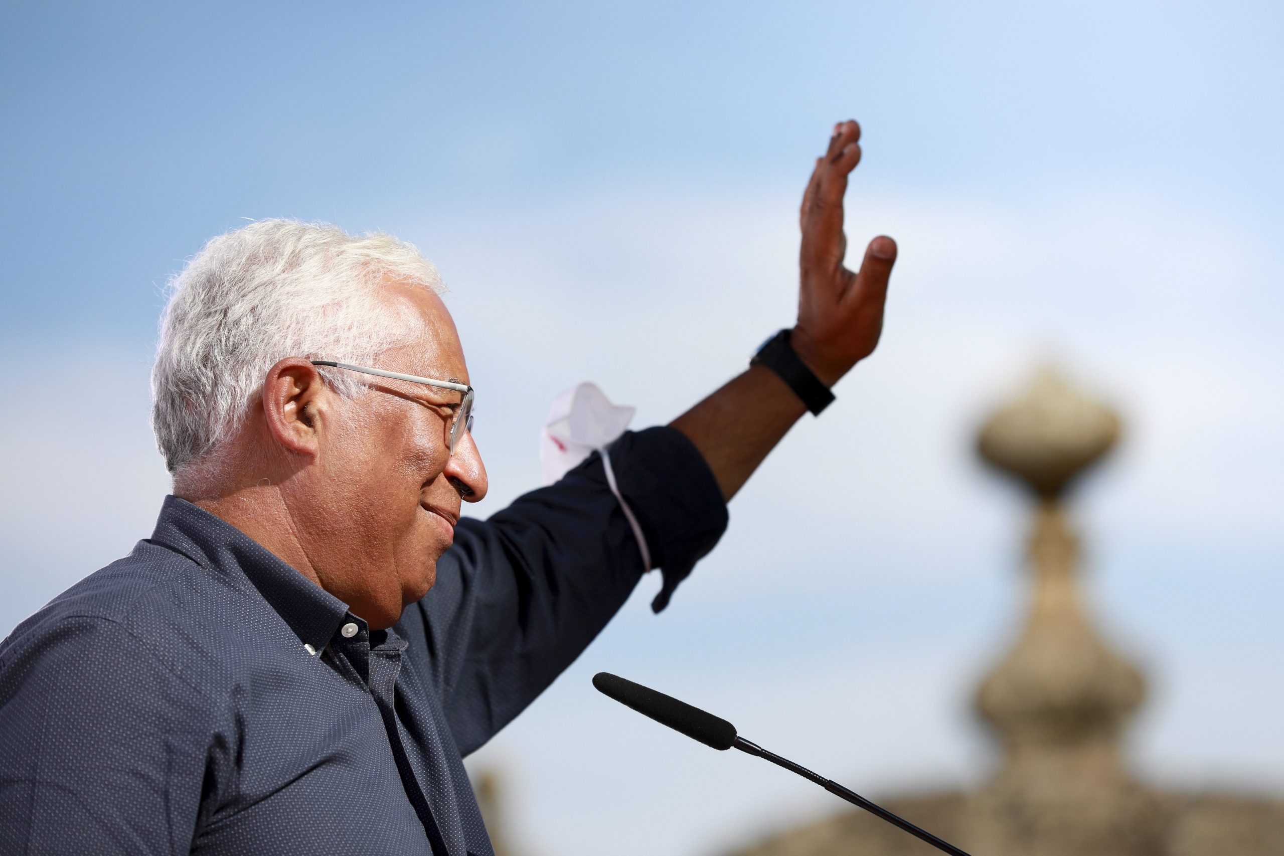António Costa defende que um primeiro-ministro deve distinguir funções de chefe do executivo e partidárias