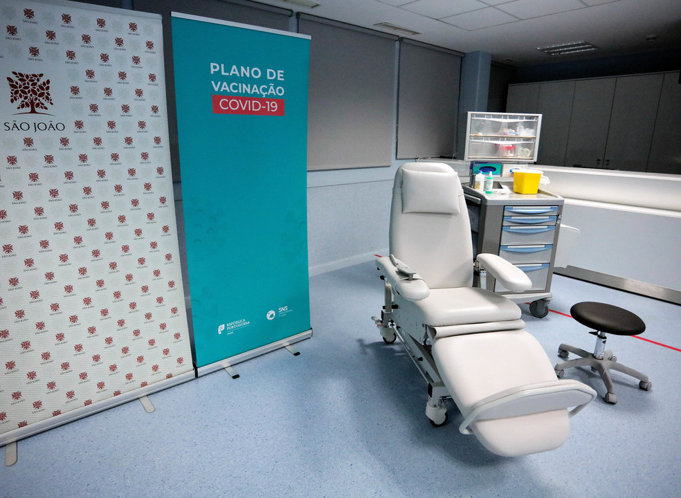 Covid-19: Governo guarda vacinas para garantir administração da segunda dose a tempo