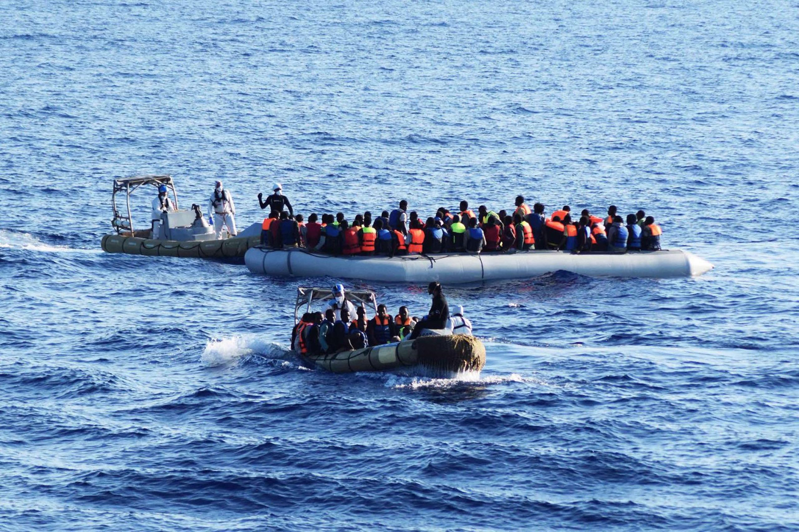 Mais de dois mil migrantes resgatados do mar Mediterrâneo